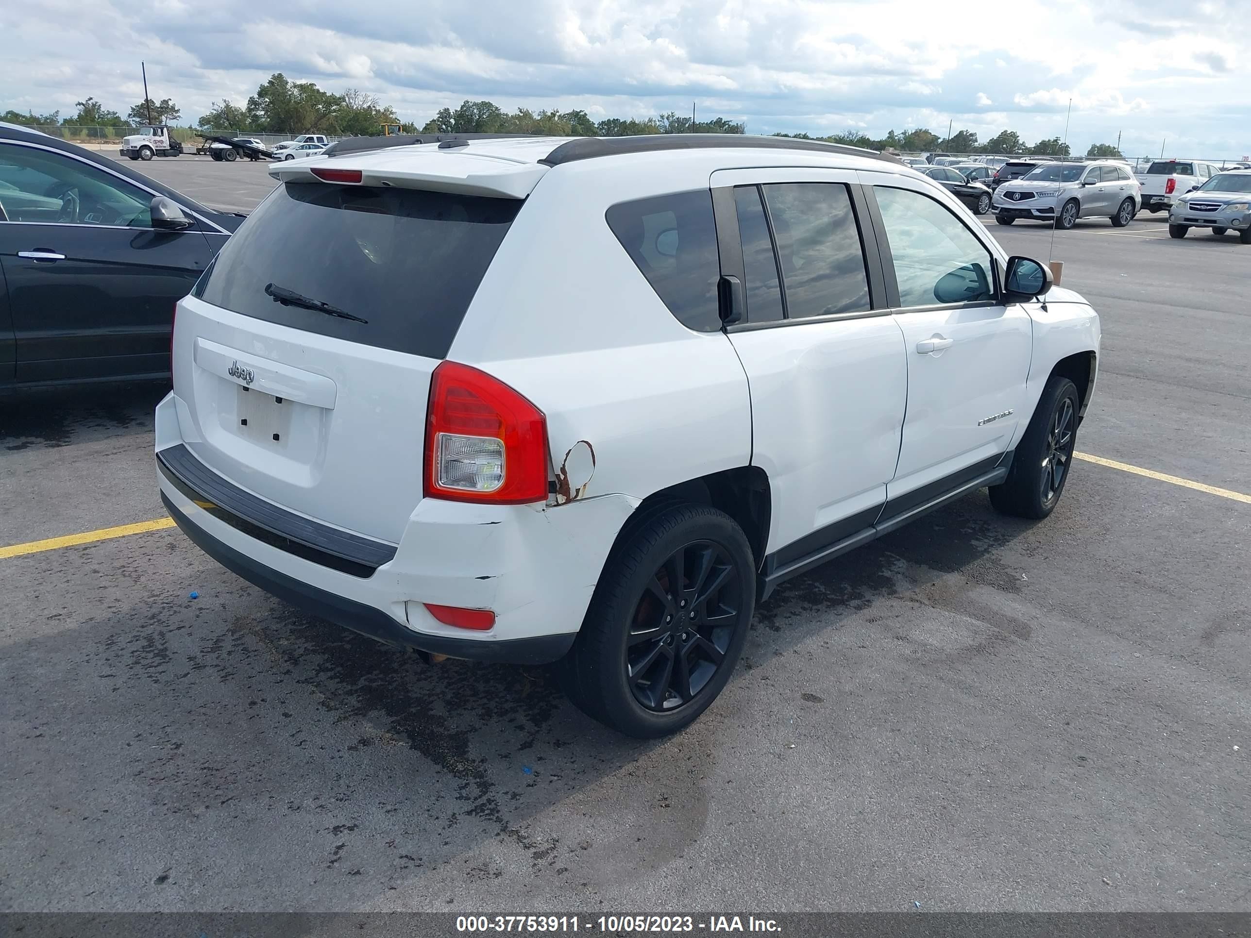 Photo 3 VIN: 1C4NJCEB7CD684458 - JEEP COMPASS 