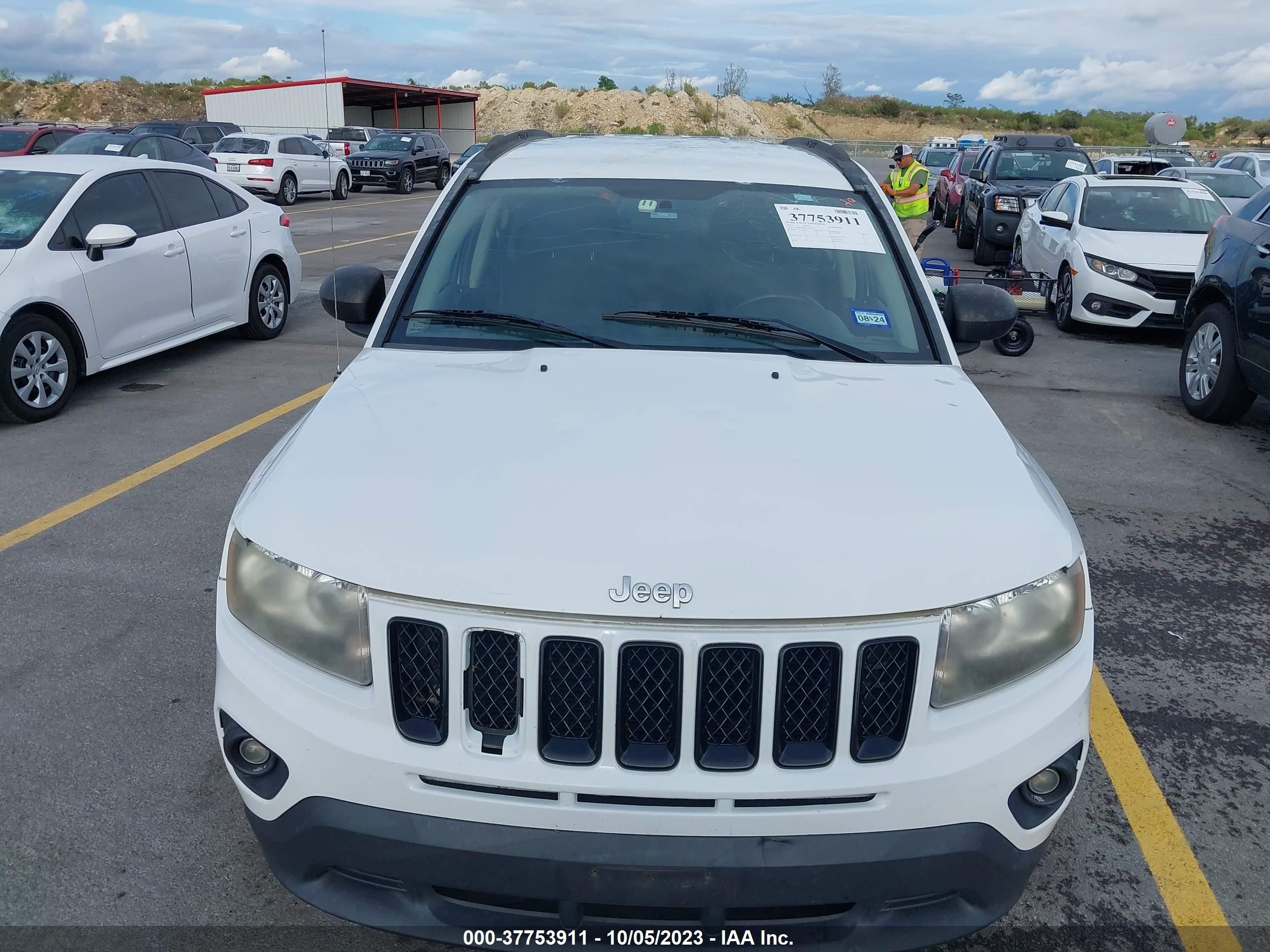 Photo 5 VIN: 1C4NJCEB7CD684458 - JEEP COMPASS 