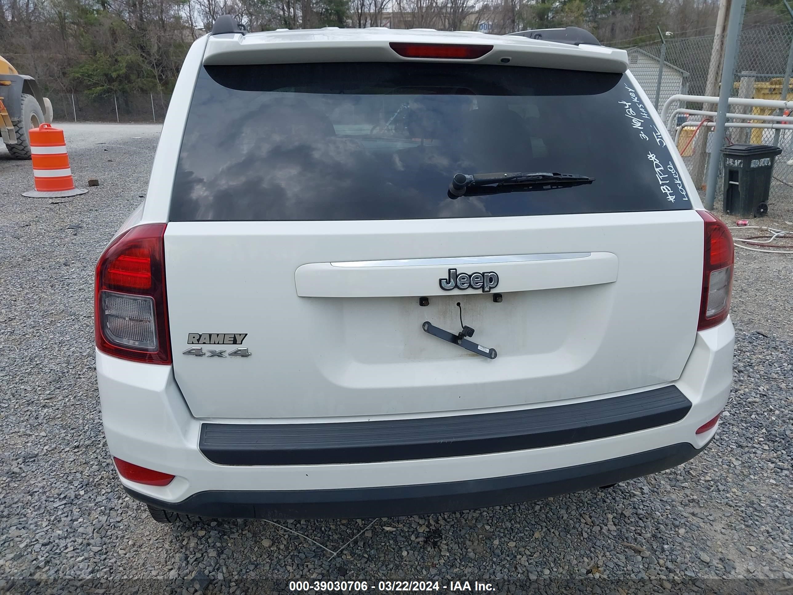 Photo 16 VIN: 1C4NJDBB0ED566488 - JEEP COMPASS 