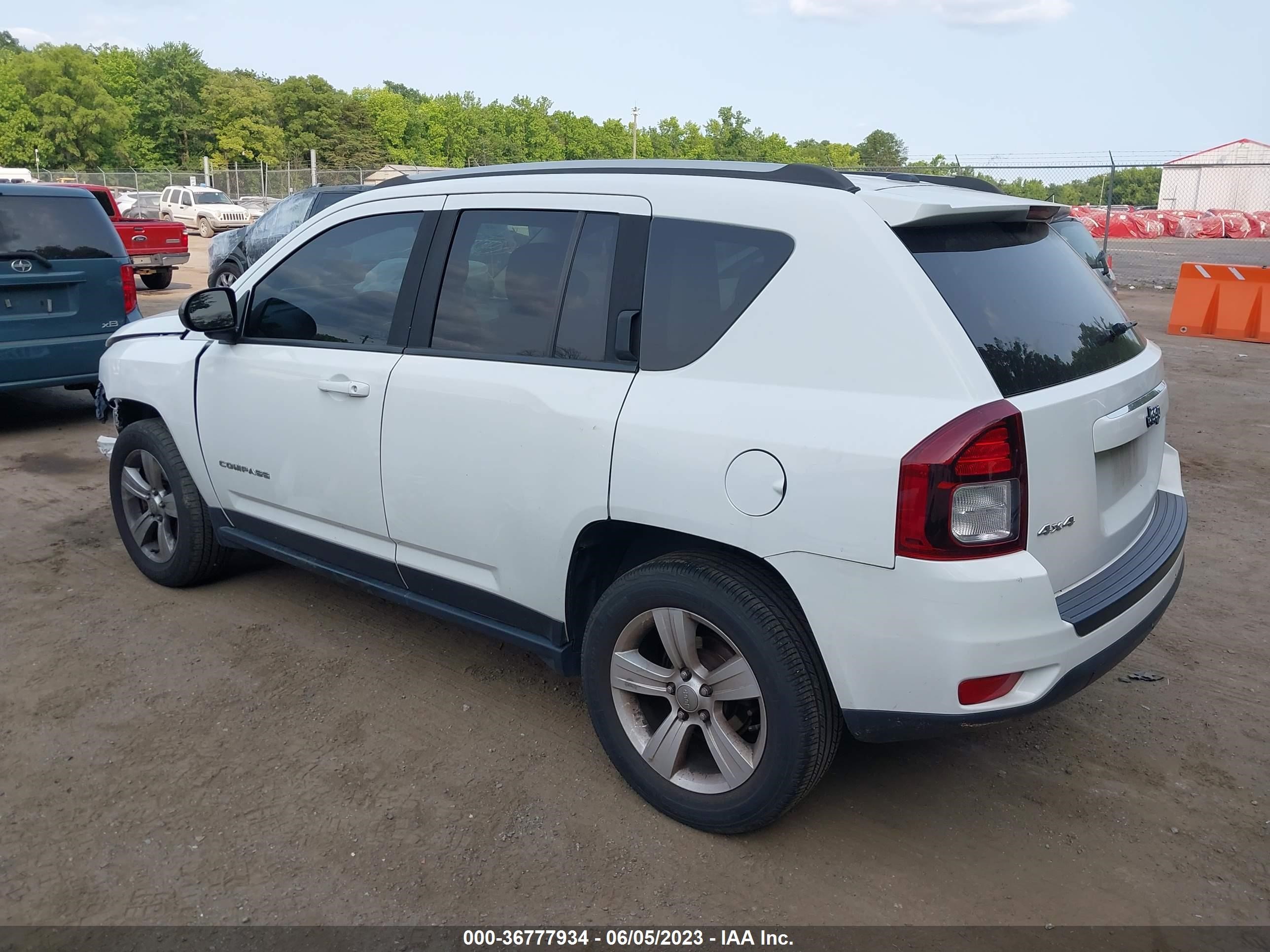 Photo 2 VIN: 1C4NJDBB0GD718921 - JEEP COMPASS 