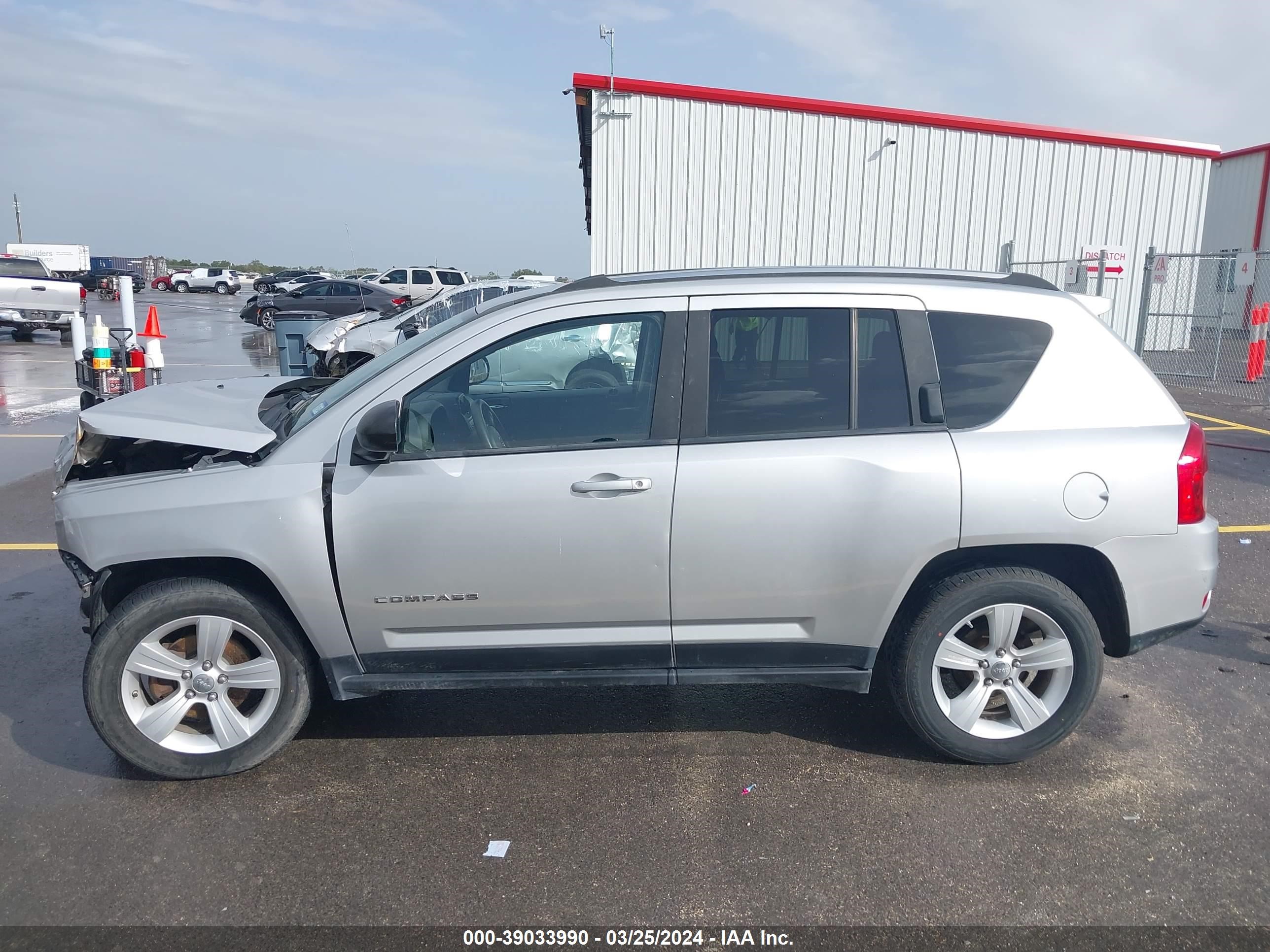 Photo 14 VIN: 1C4NJDBB1CD553200 - JEEP COMPASS 