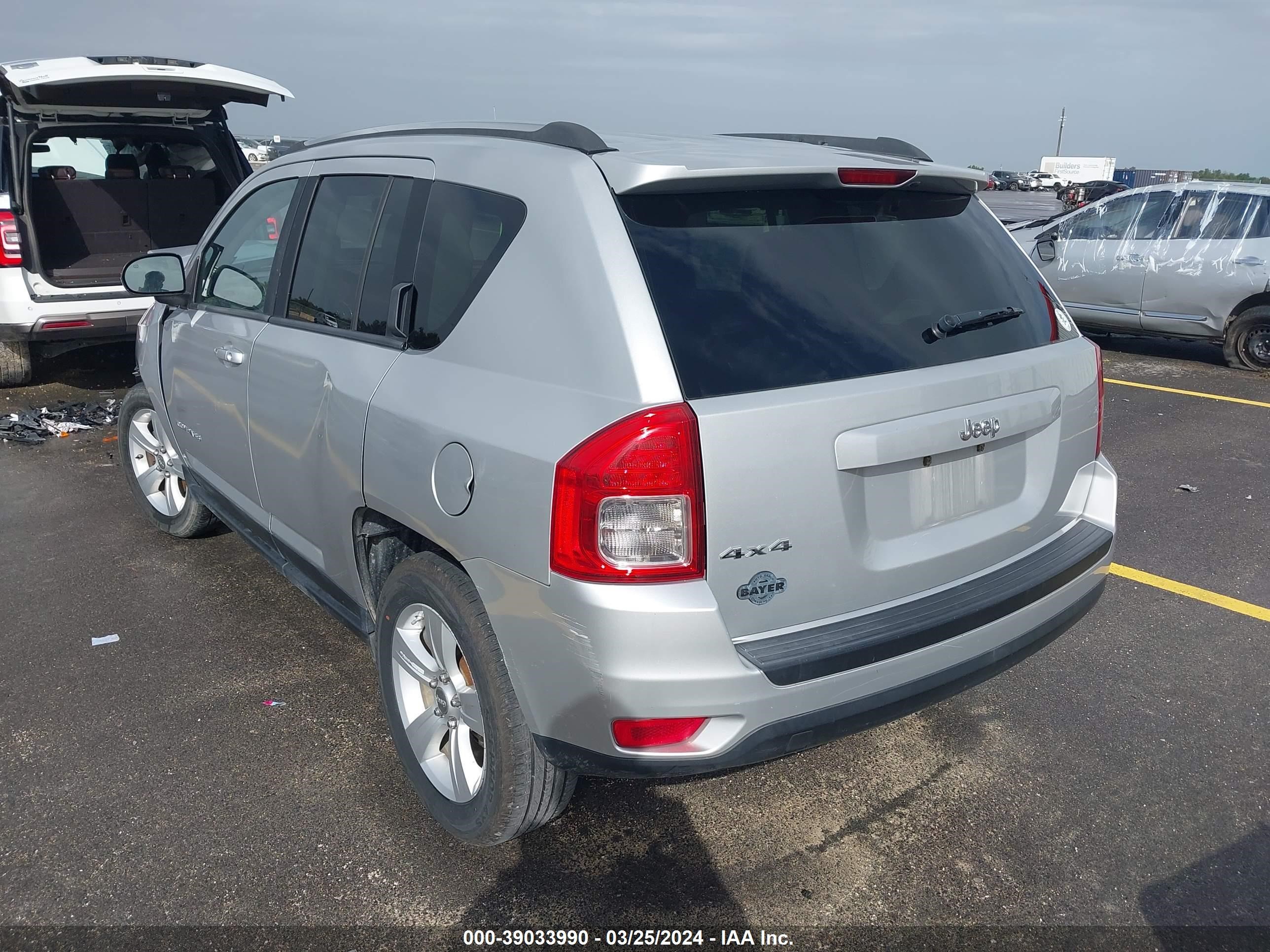 Photo 2 VIN: 1C4NJDBB1CD553200 - JEEP COMPASS 