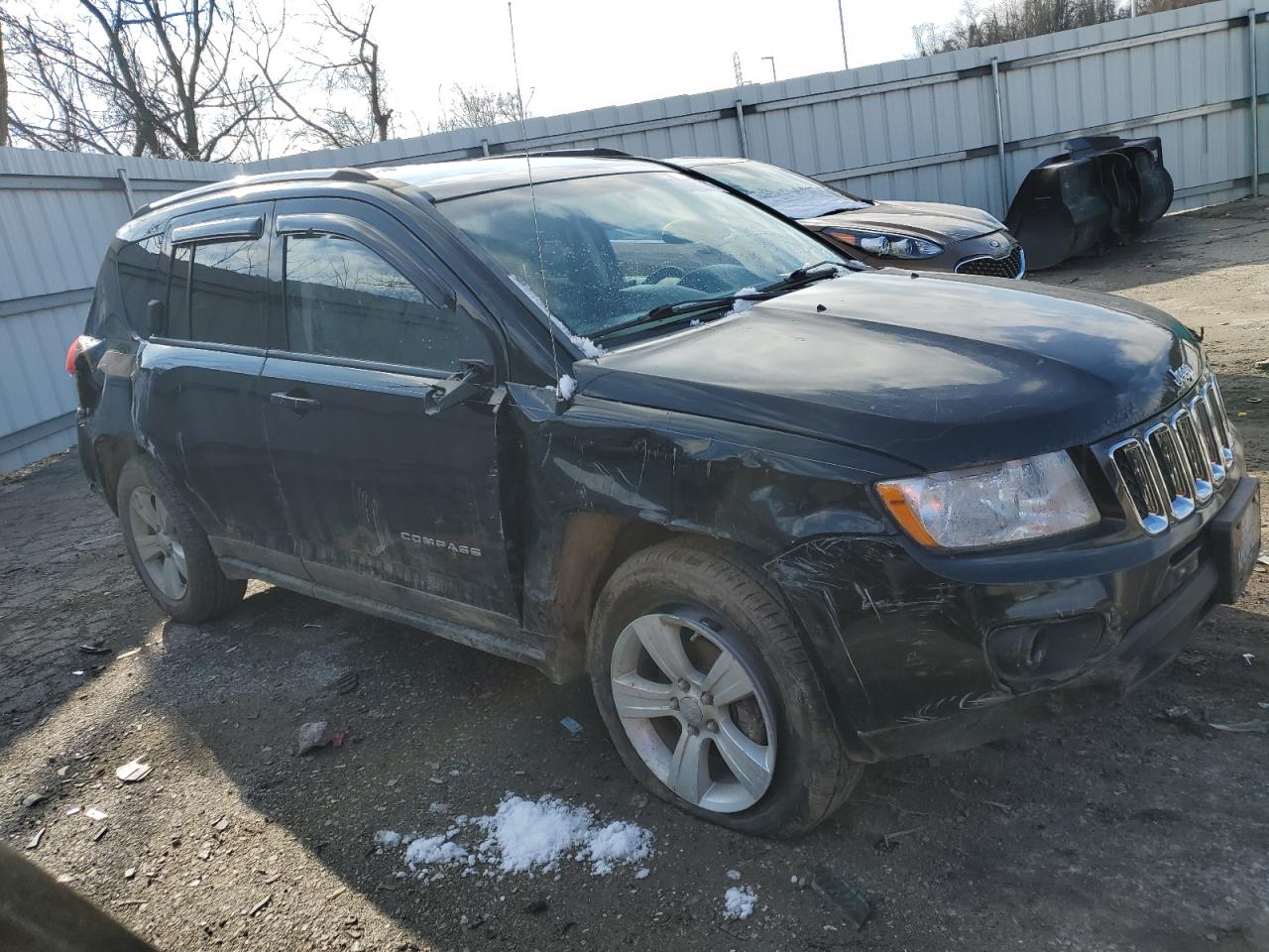 Photo 3 VIN: 1C4NJDBB1CD554816 - JEEP COMPASS 