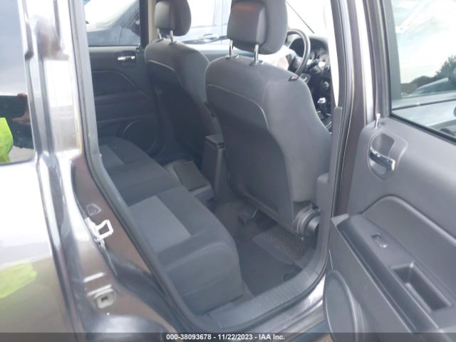 Photo 7 VIN: 1C4NJDBB1GD631111 - JEEP COMPASS 