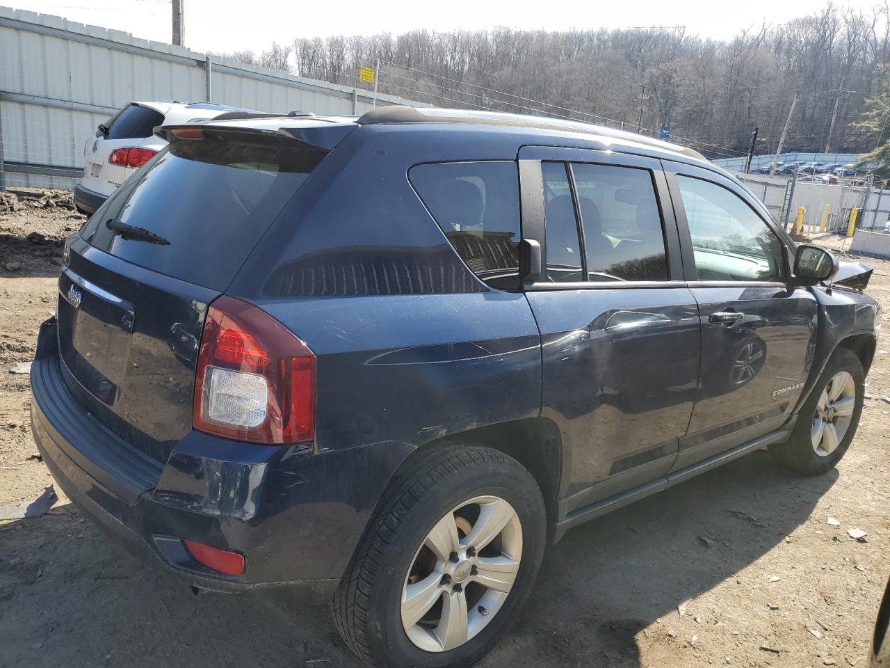 Photo 2 VIN: 1C4NJDBB1GD638320 - JEEP COMPASS 