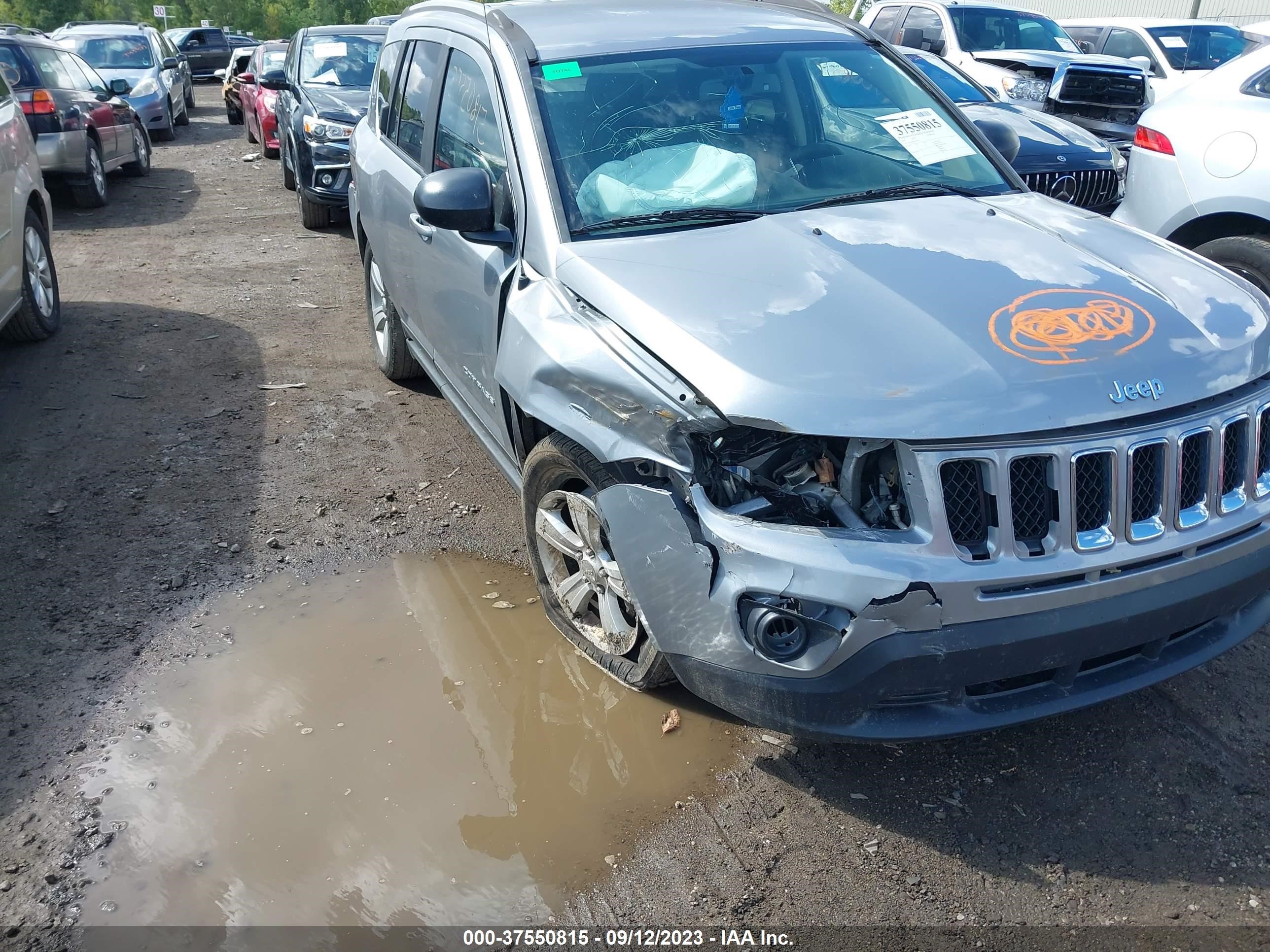 Photo 5 VIN: 1C4NJDBB2GD595154 - JEEP COMPASS 