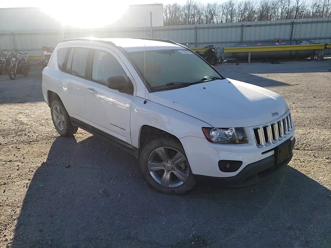 Photo 10 VIN: 1C4NJDBB2GD631506 - JEEP COMPASS 