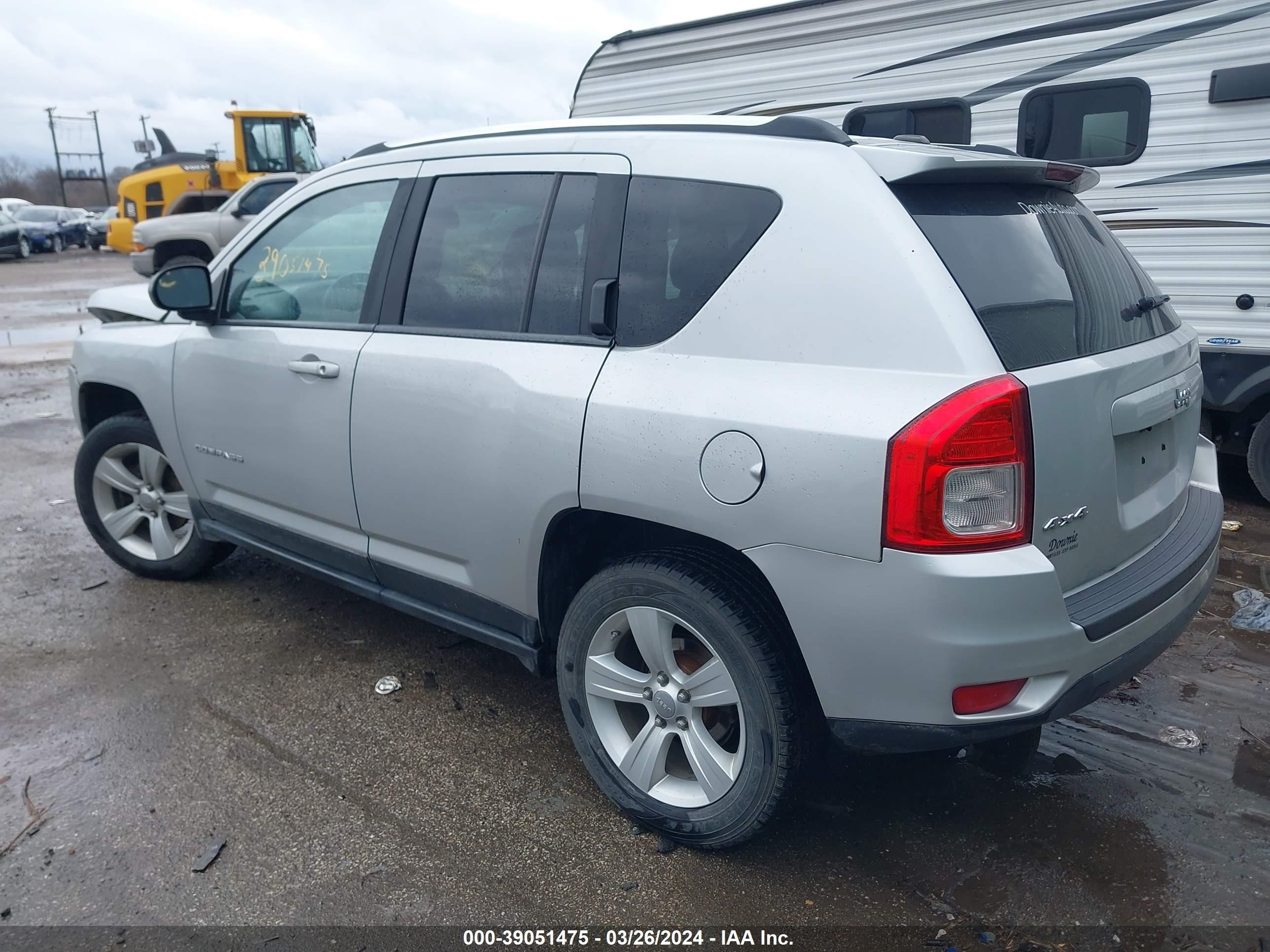 Photo 2 VIN: 1C4NJDBB3CD558639 - JEEP COMPASS 