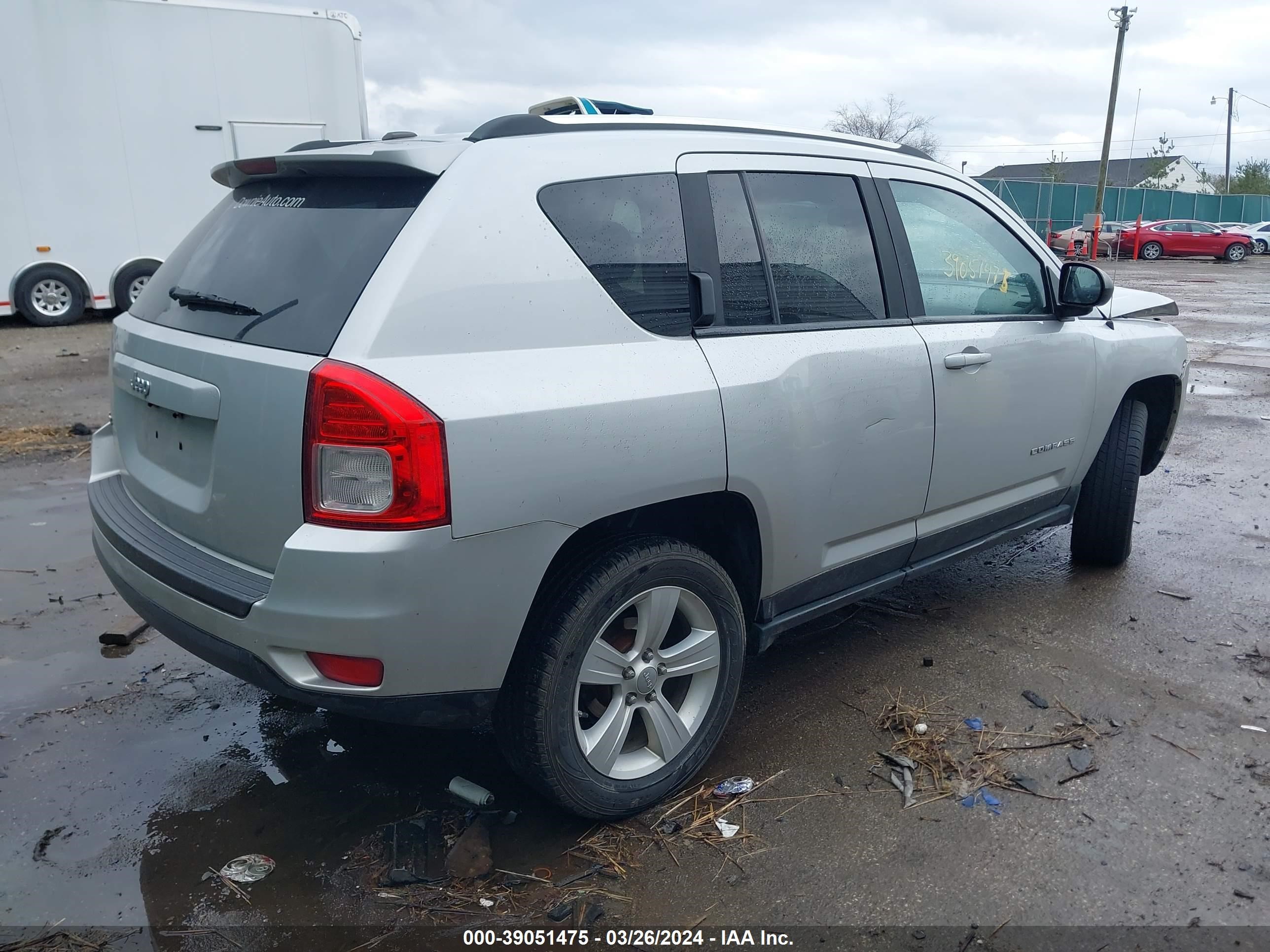 Photo 3 VIN: 1C4NJDBB3CD558639 - JEEP COMPASS 