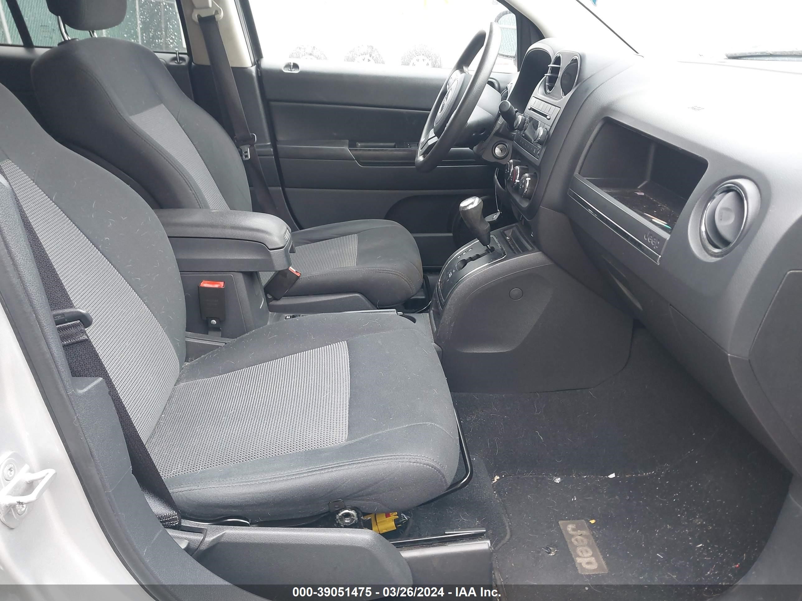 Photo 4 VIN: 1C4NJDBB3CD558639 - JEEP COMPASS 