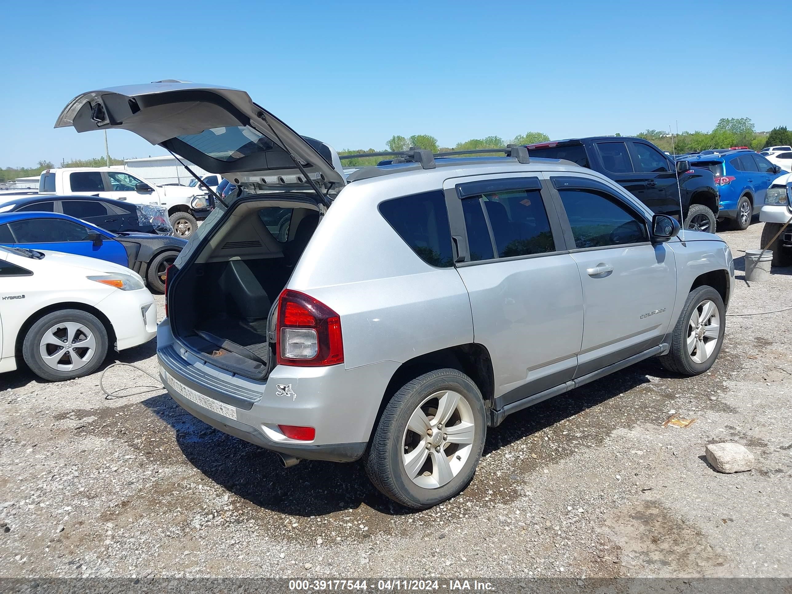 Photo 3 VIN: 1C4NJDBB5ED538539 - JEEP COMPASS 