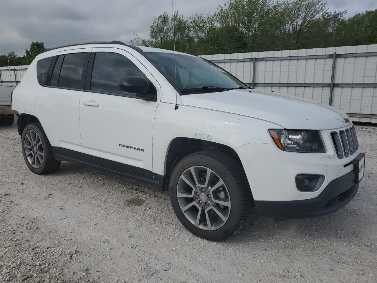 Photo 3 VIN: 1C4NJDBB5GD657517 - JEEP COMPASS 