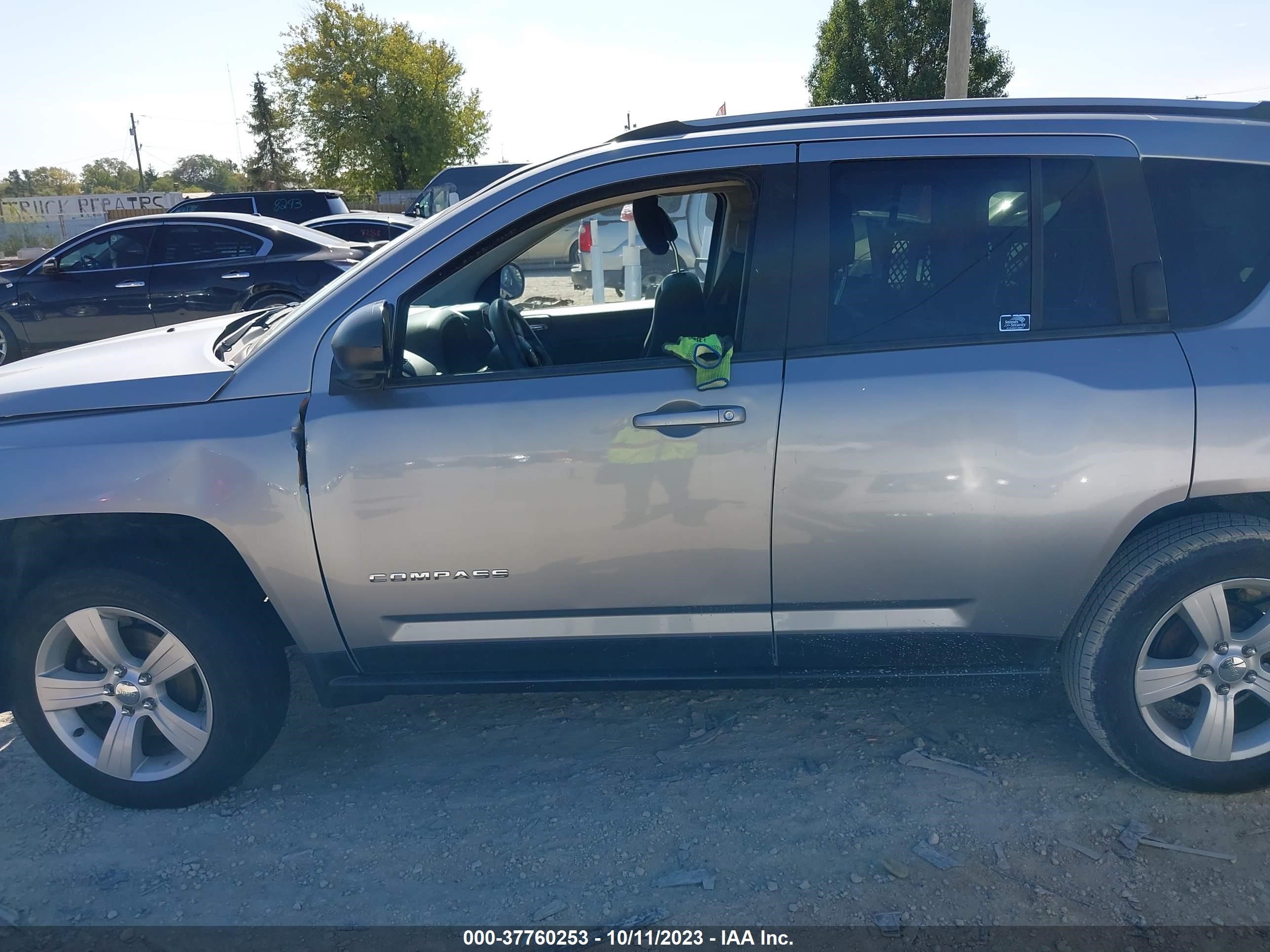 Photo 13 VIN: 1C4NJDBB5GD663382 - JEEP COMPASS 