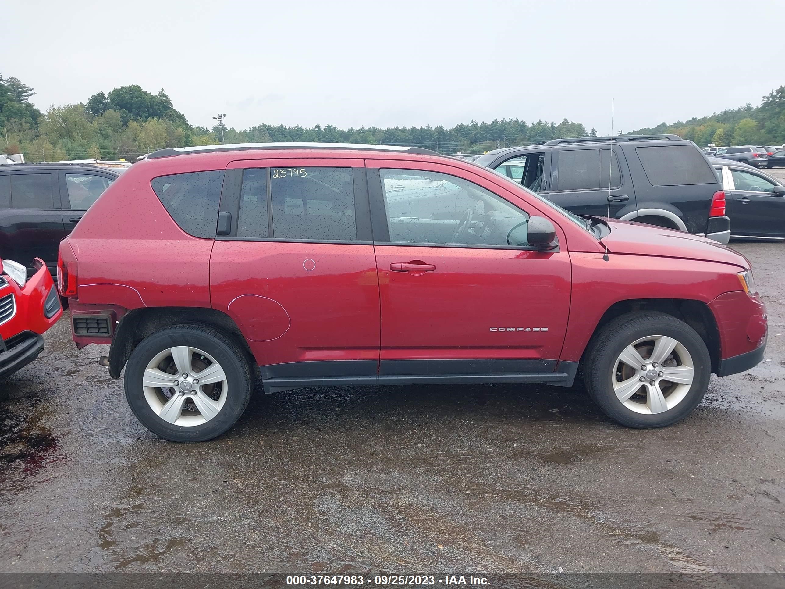 Photo 12 VIN: 1C4NJDBB5HD105937 - JEEP COMPASS 