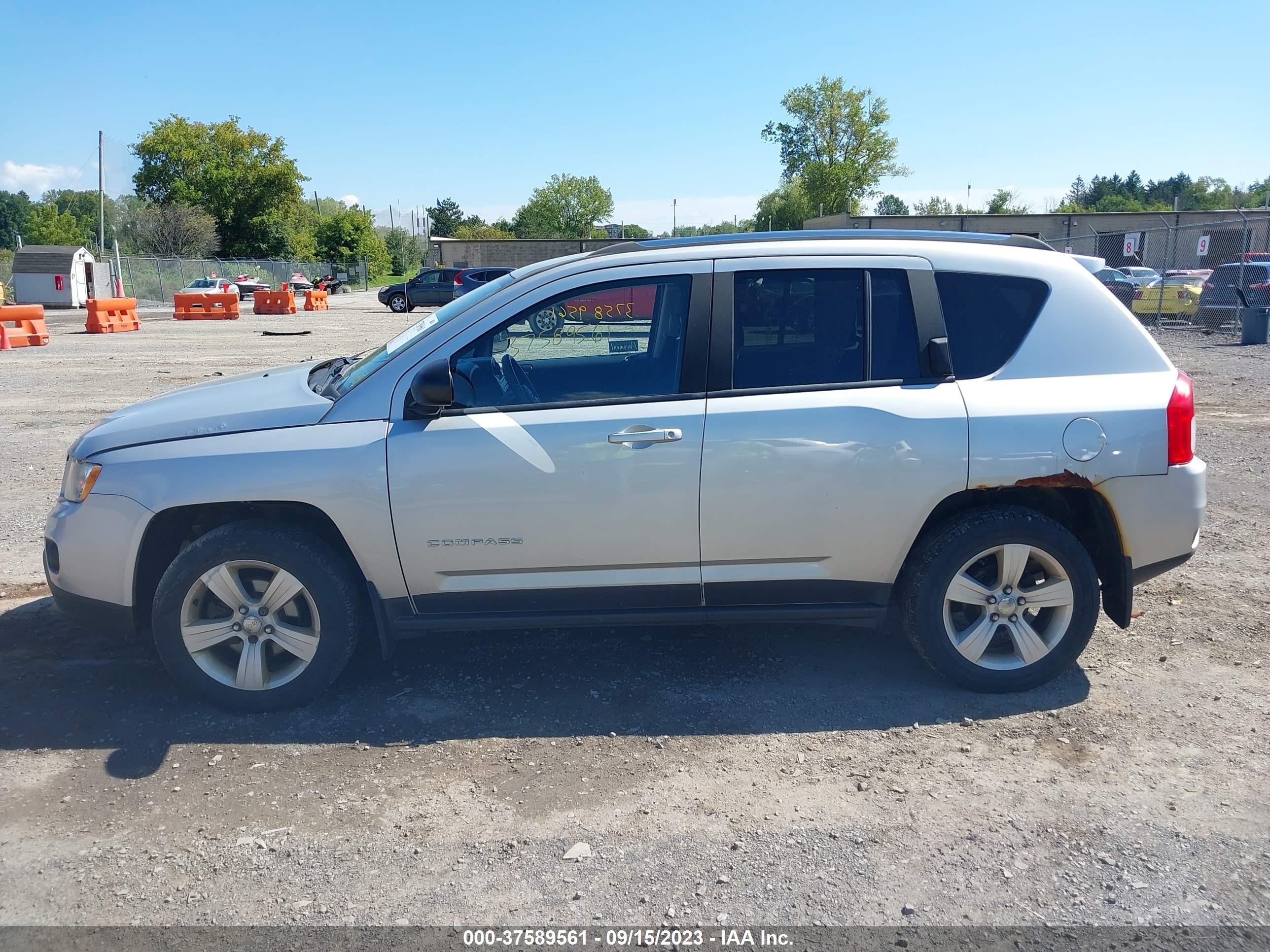 Photo 13 VIN: 1C4NJDBB8DD212765 - JEEP COMPASS 