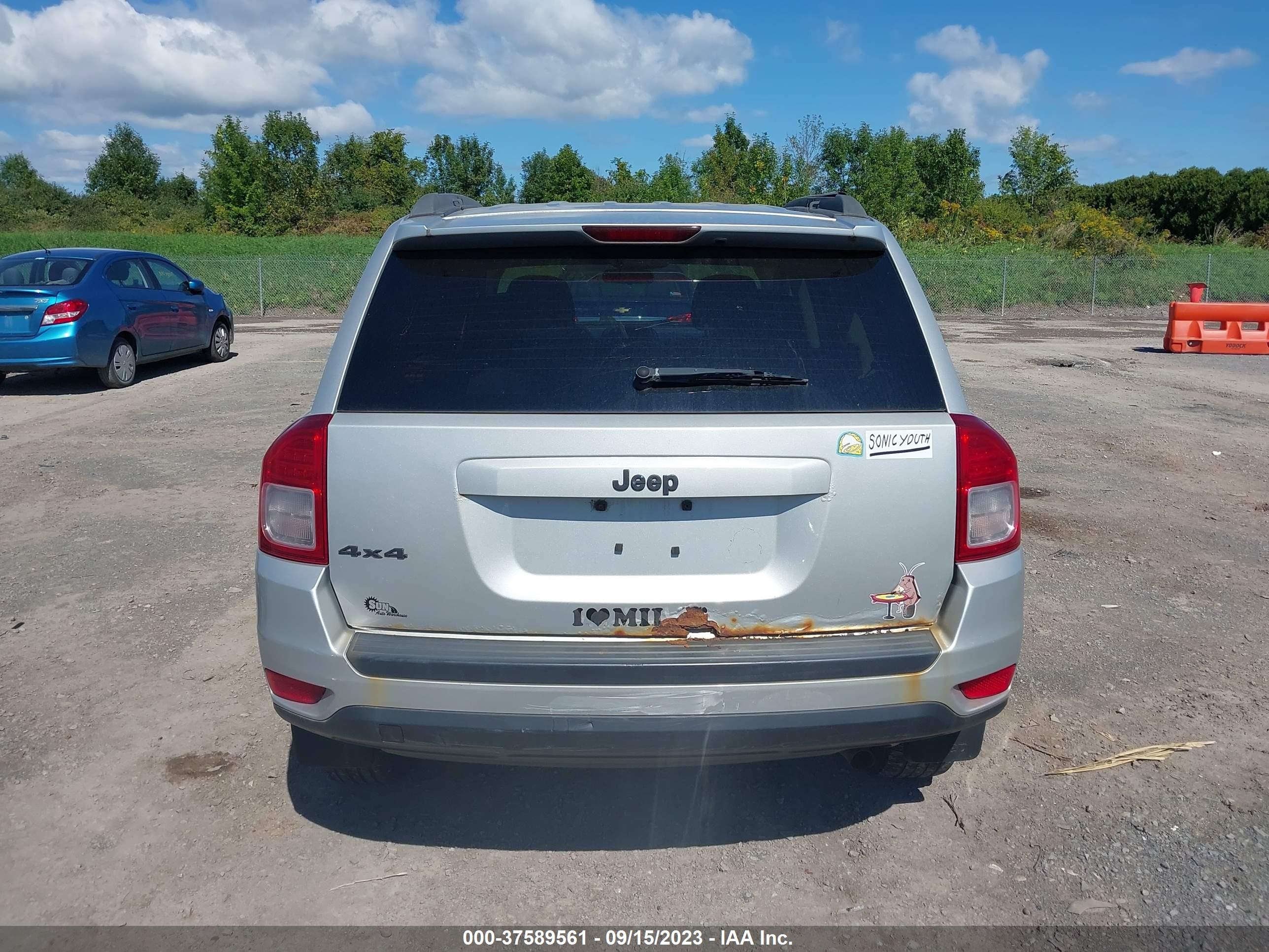 Photo 15 VIN: 1C4NJDBB8DD212765 - JEEP COMPASS 