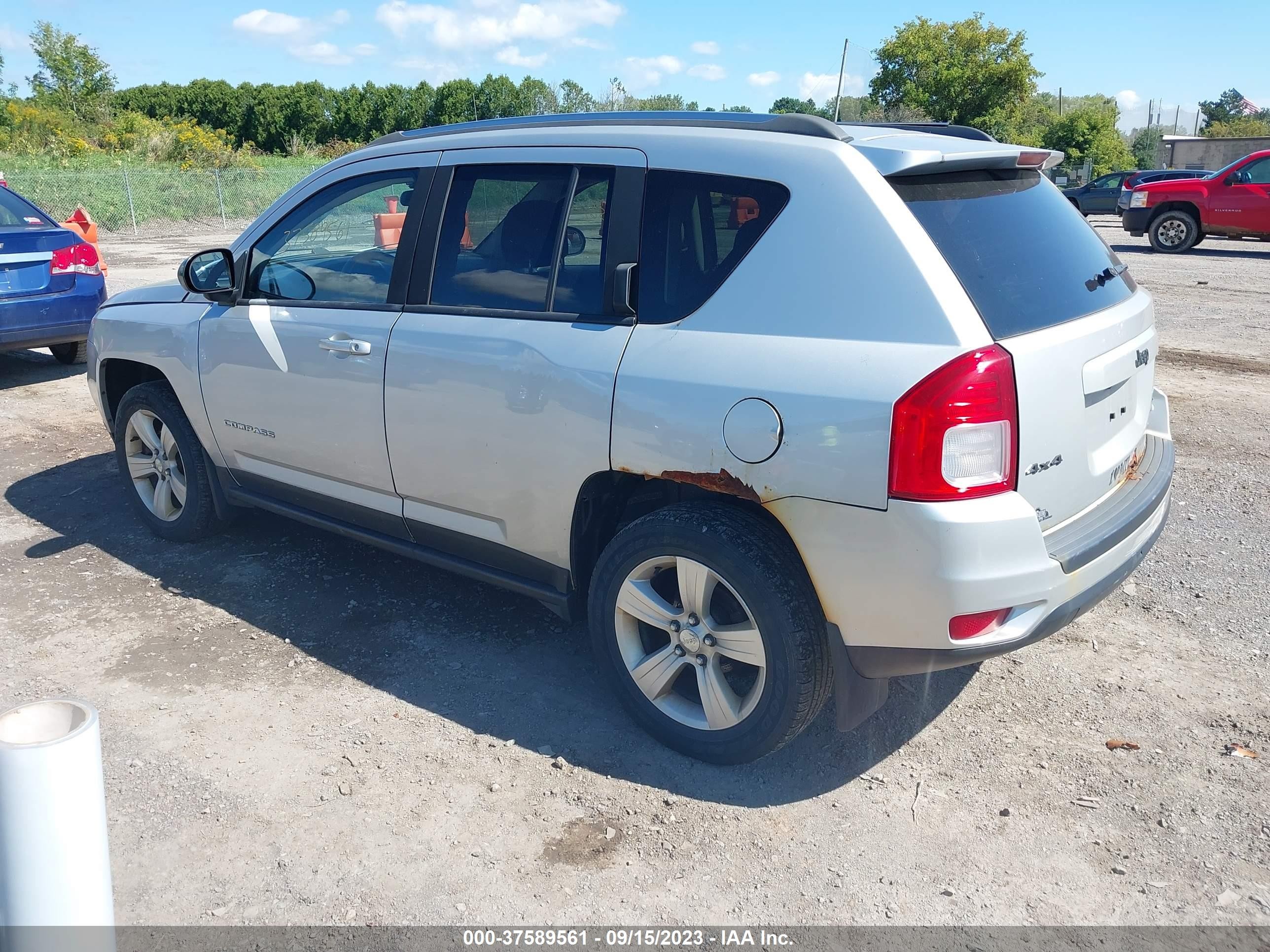 Photo 2 VIN: 1C4NJDBB8DD212765 - JEEP COMPASS 