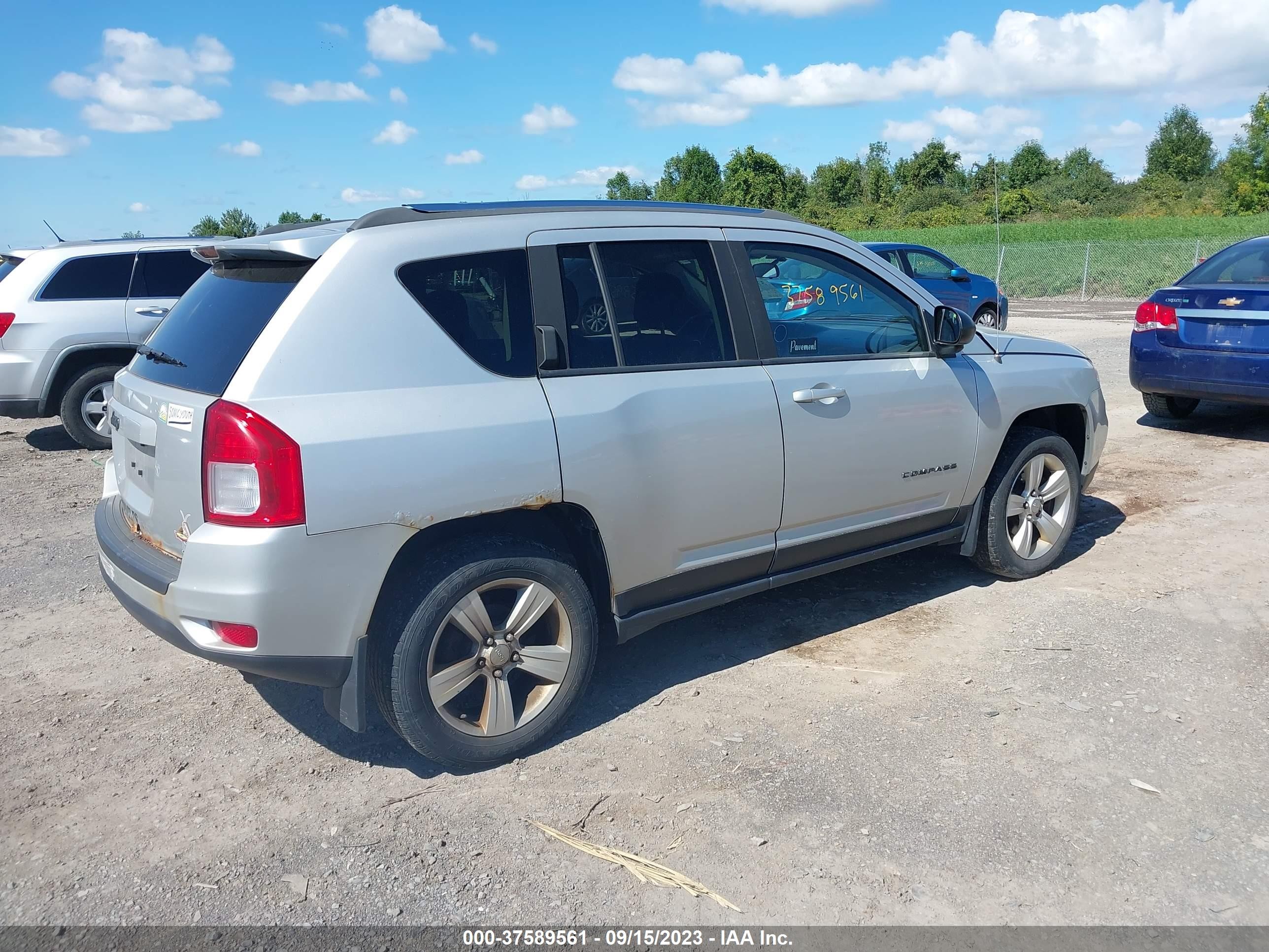 Photo 3 VIN: 1C4NJDBB8DD212765 - JEEP COMPASS 