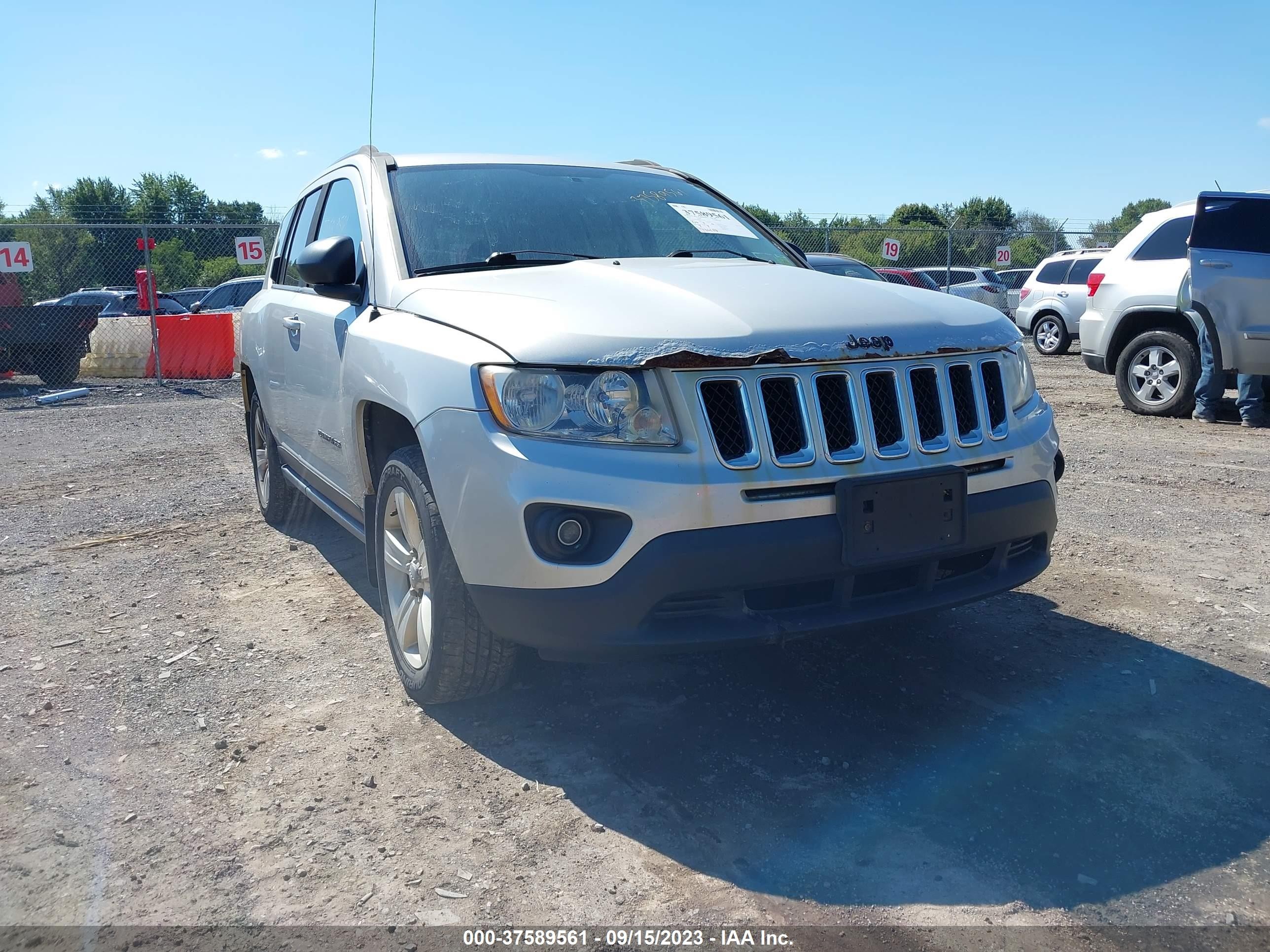 Photo 5 VIN: 1C4NJDBB8DD212765 - JEEP COMPASS 