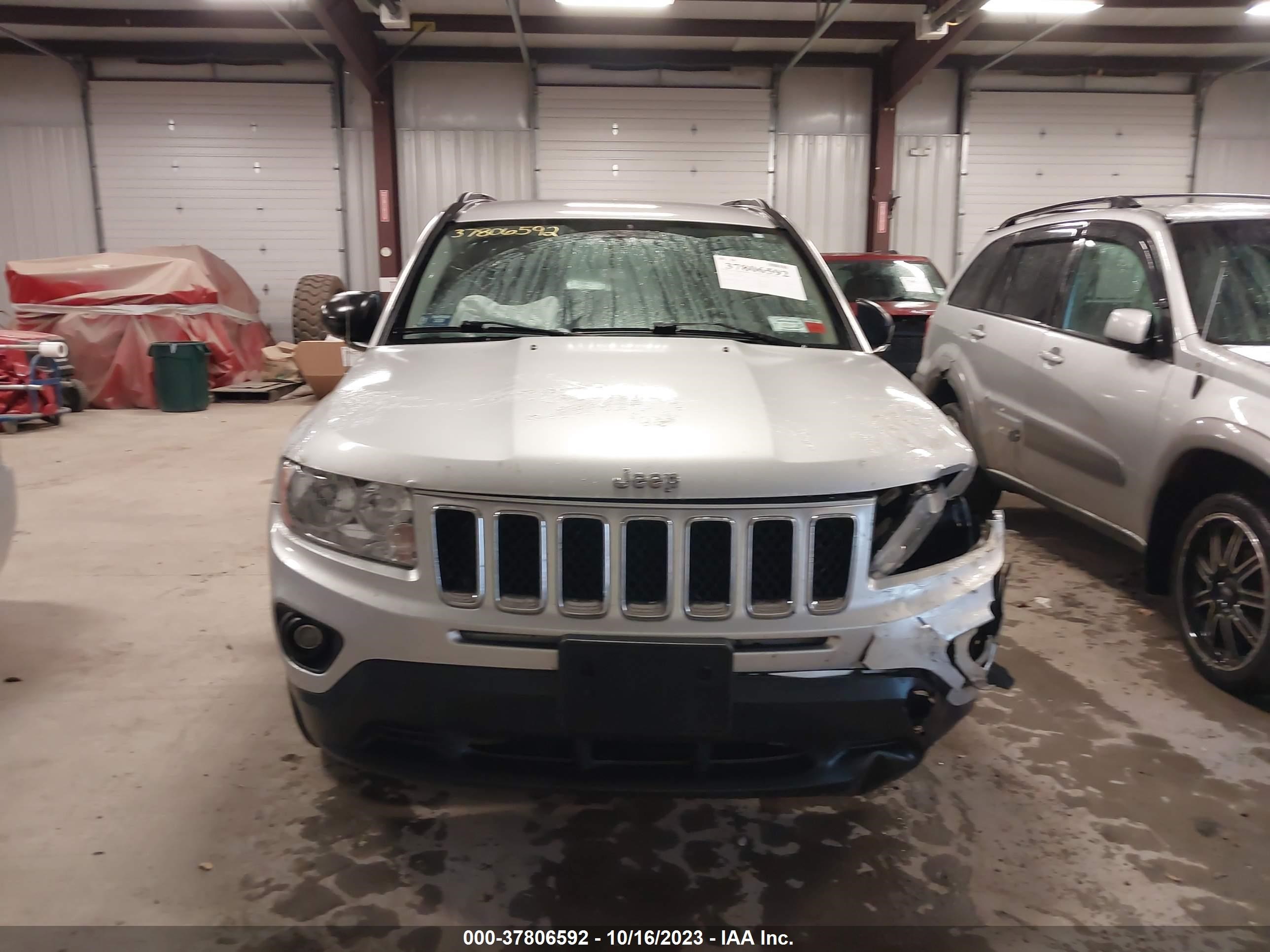 Photo 11 VIN: 1C4NJDCB7CD540076 - JEEP COMPASS 