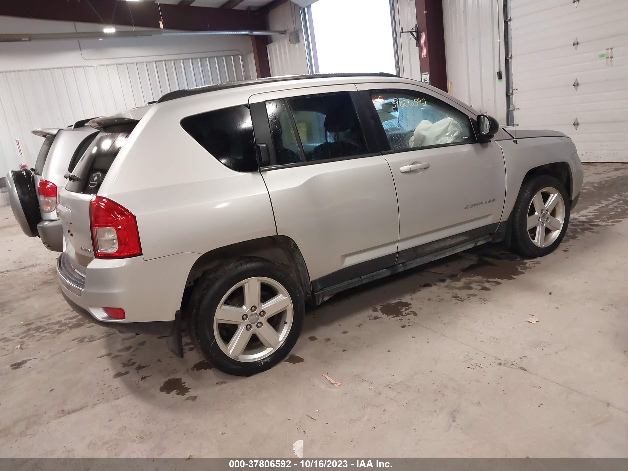 Photo 3 VIN: 1C4NJDCB7CD540076 - JEEP COMPASS 