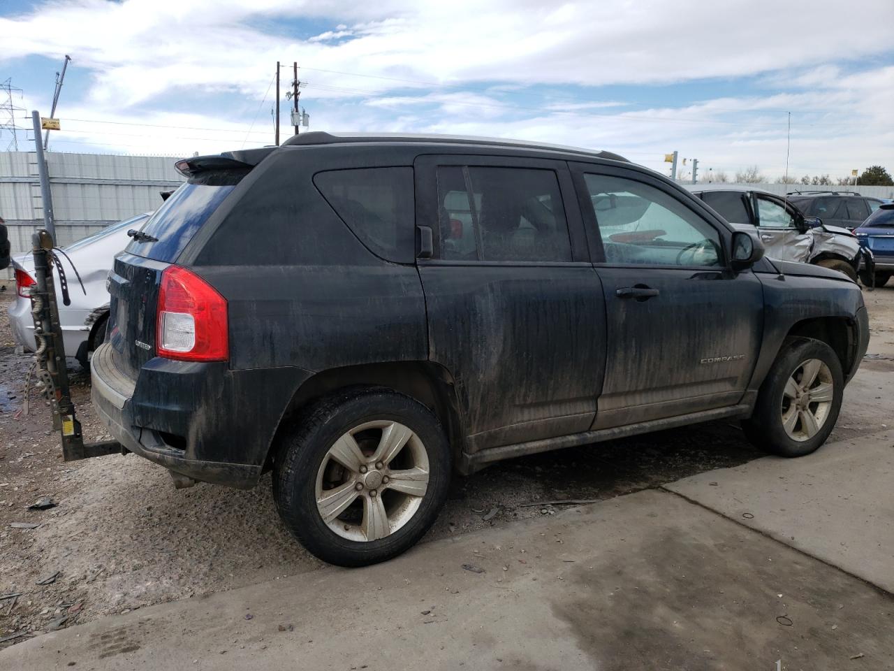 Photo 2 VIN: 1C4NJDCB9DD182660 - JEEP COMPASS 