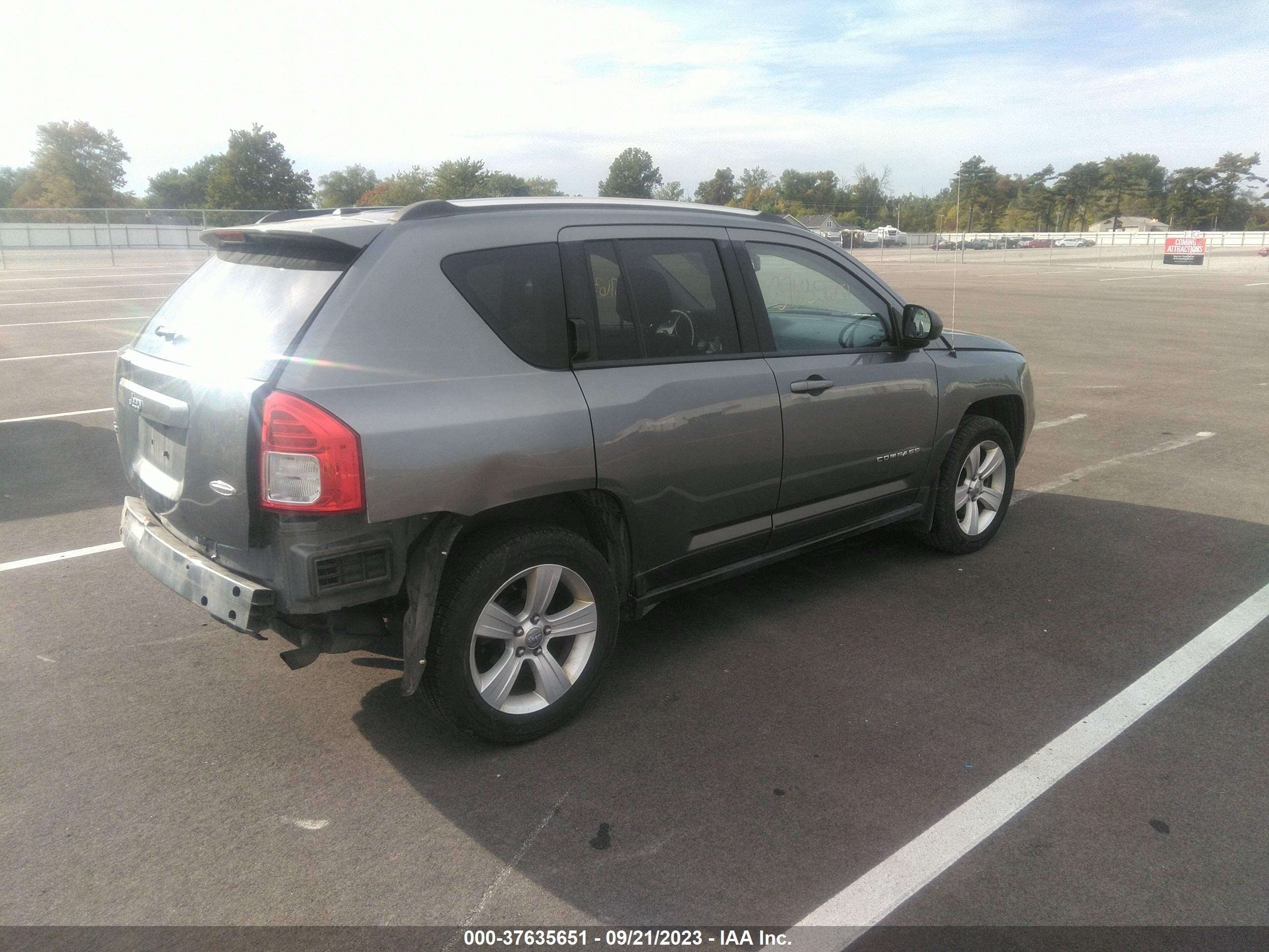 Photo 3 VIN: 1C4NJDEB0CD675283 - JEEP COMPASS 