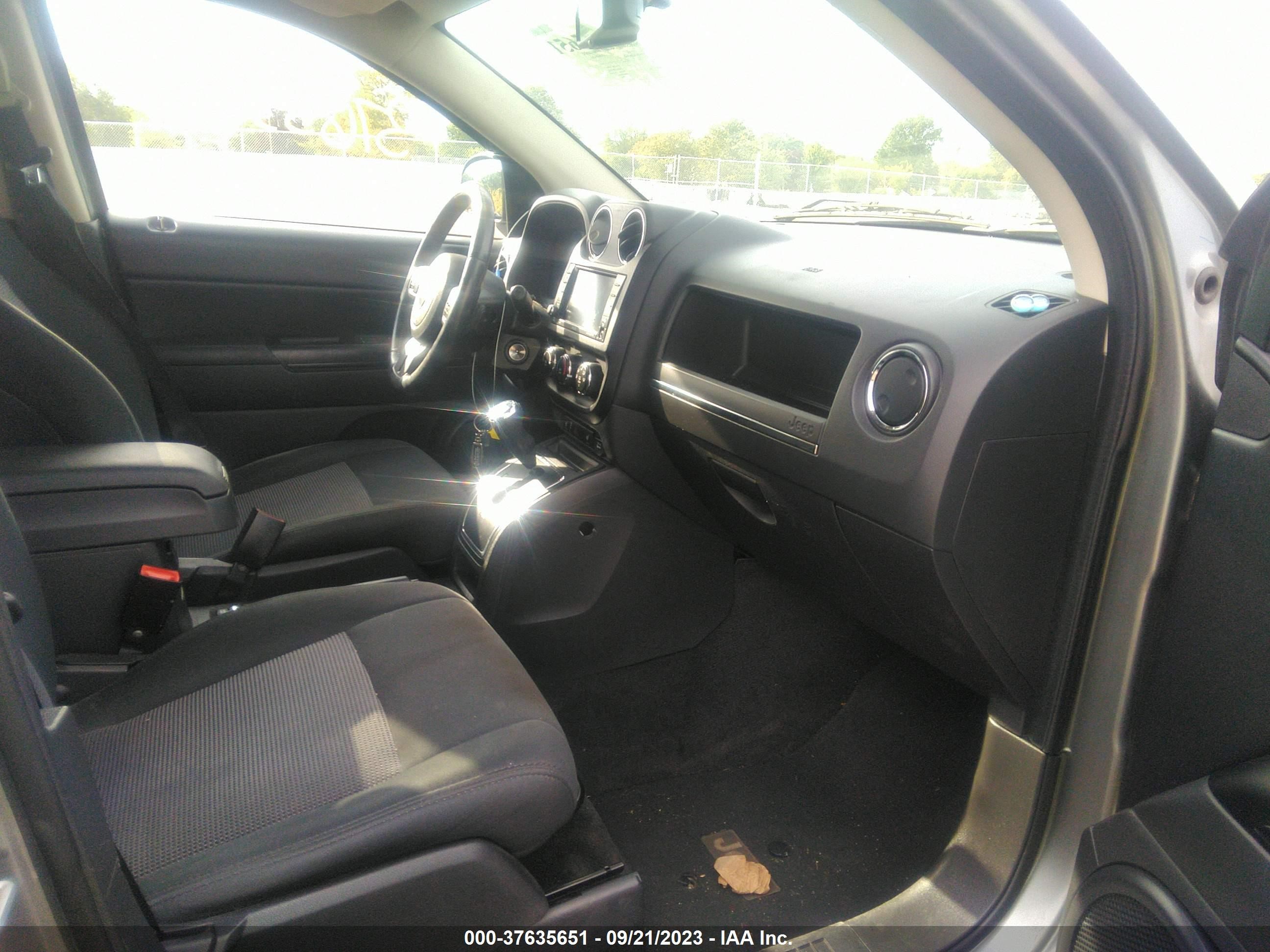 Photo 4 VIN: 1C4NJDEB0CD675283 - JEEP COMPASS 