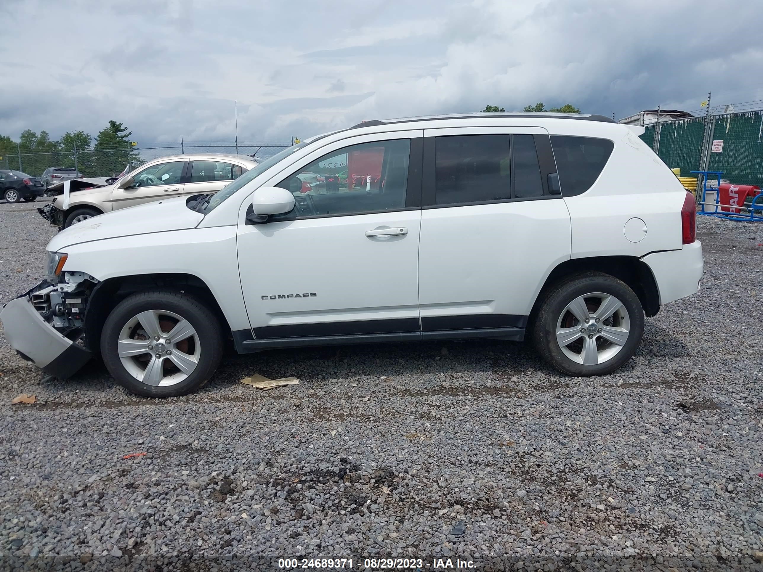 Photo 13 VIN: 1C4NJDEB0GD594189 - JEEP COMPASS 