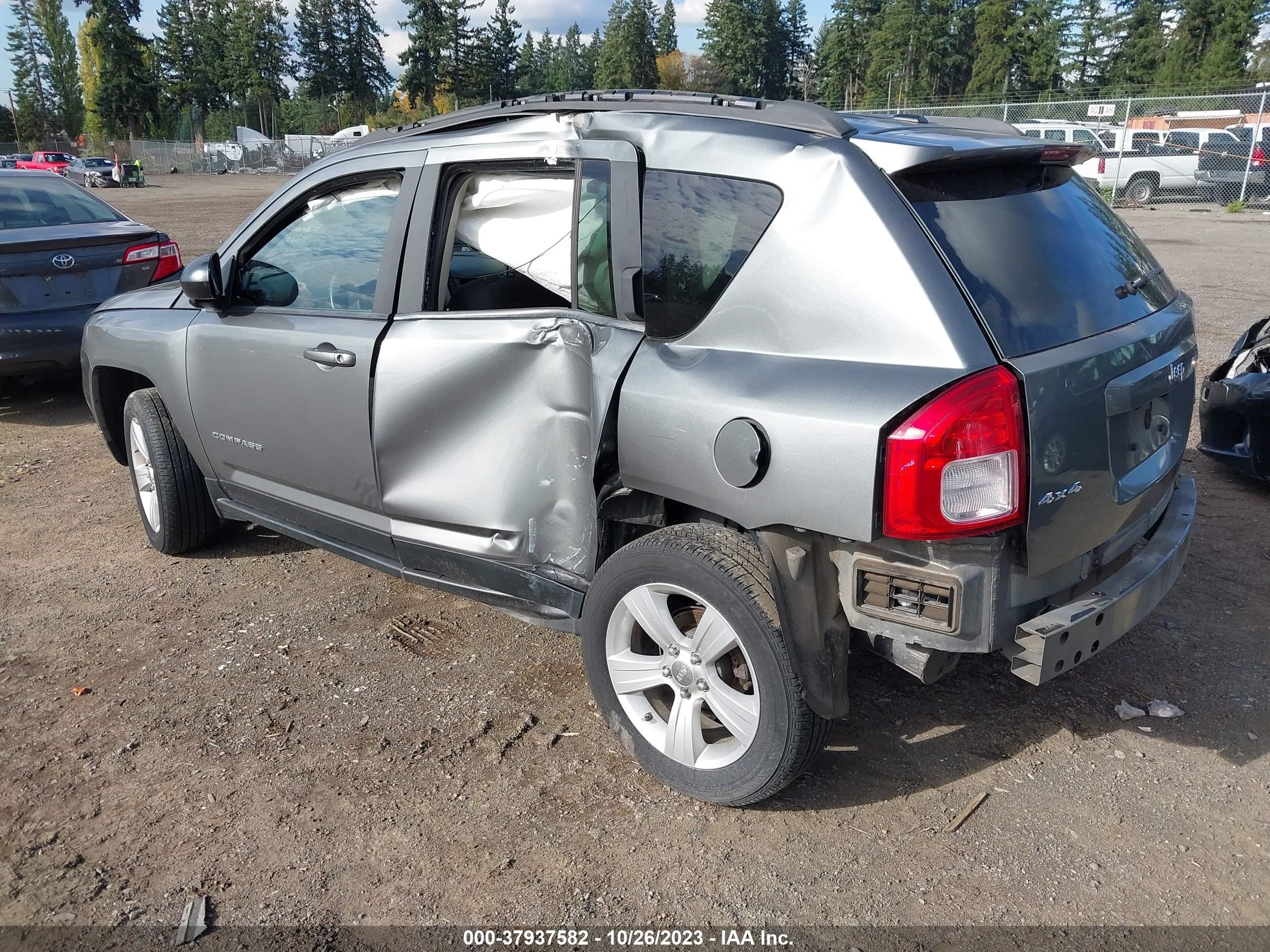 Photo 2 VIN: 1C4NJDEB1CD564418 - JEEP COMPASS 