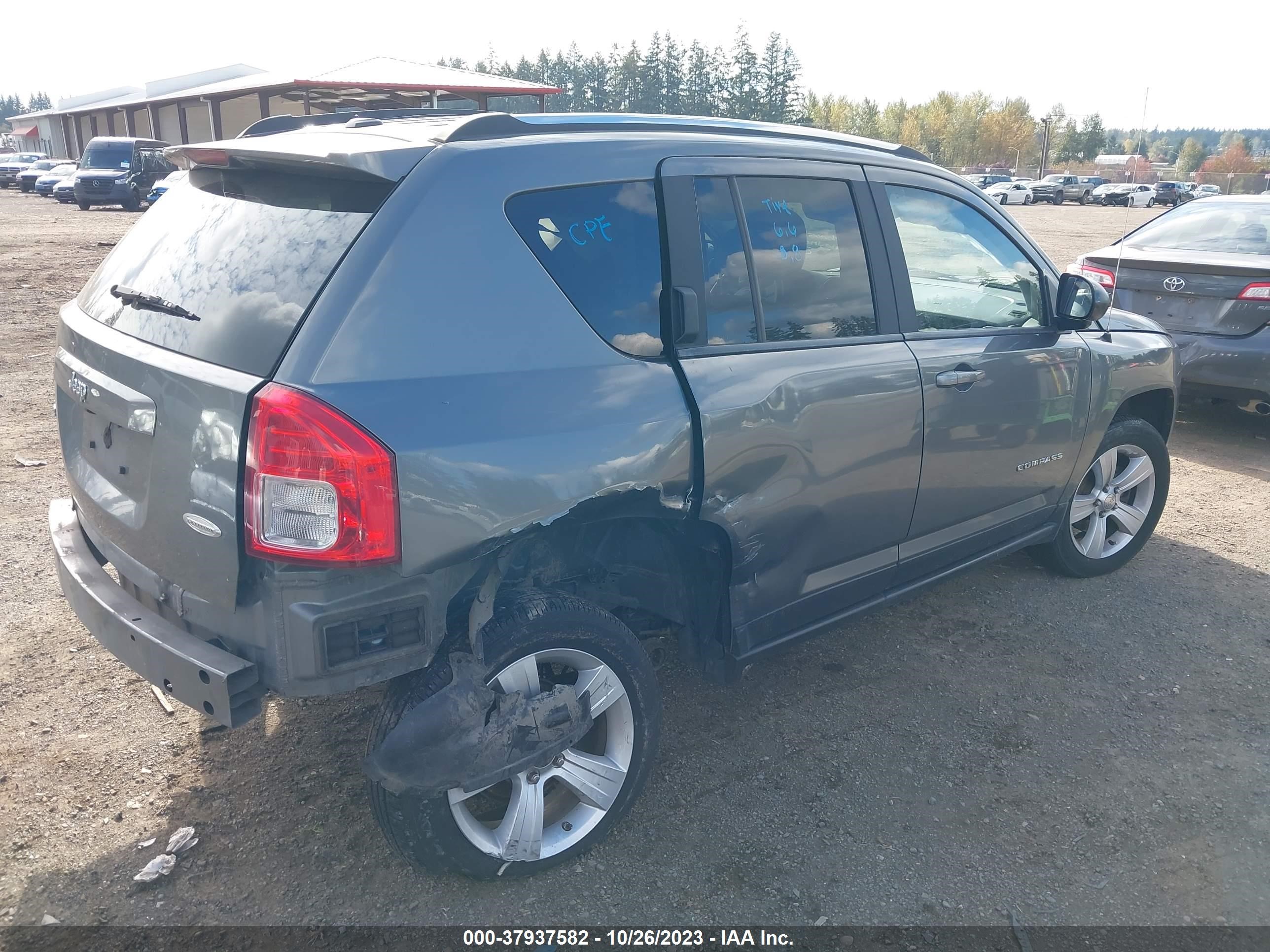 Photo 3 VIN: 1C4NJDEB1CD564418 - JEEP COMPASS 