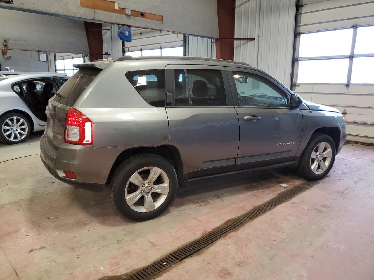 Photo 2 VIN: 1C4NJDEB3DD207792 - JEEP COMPASS 