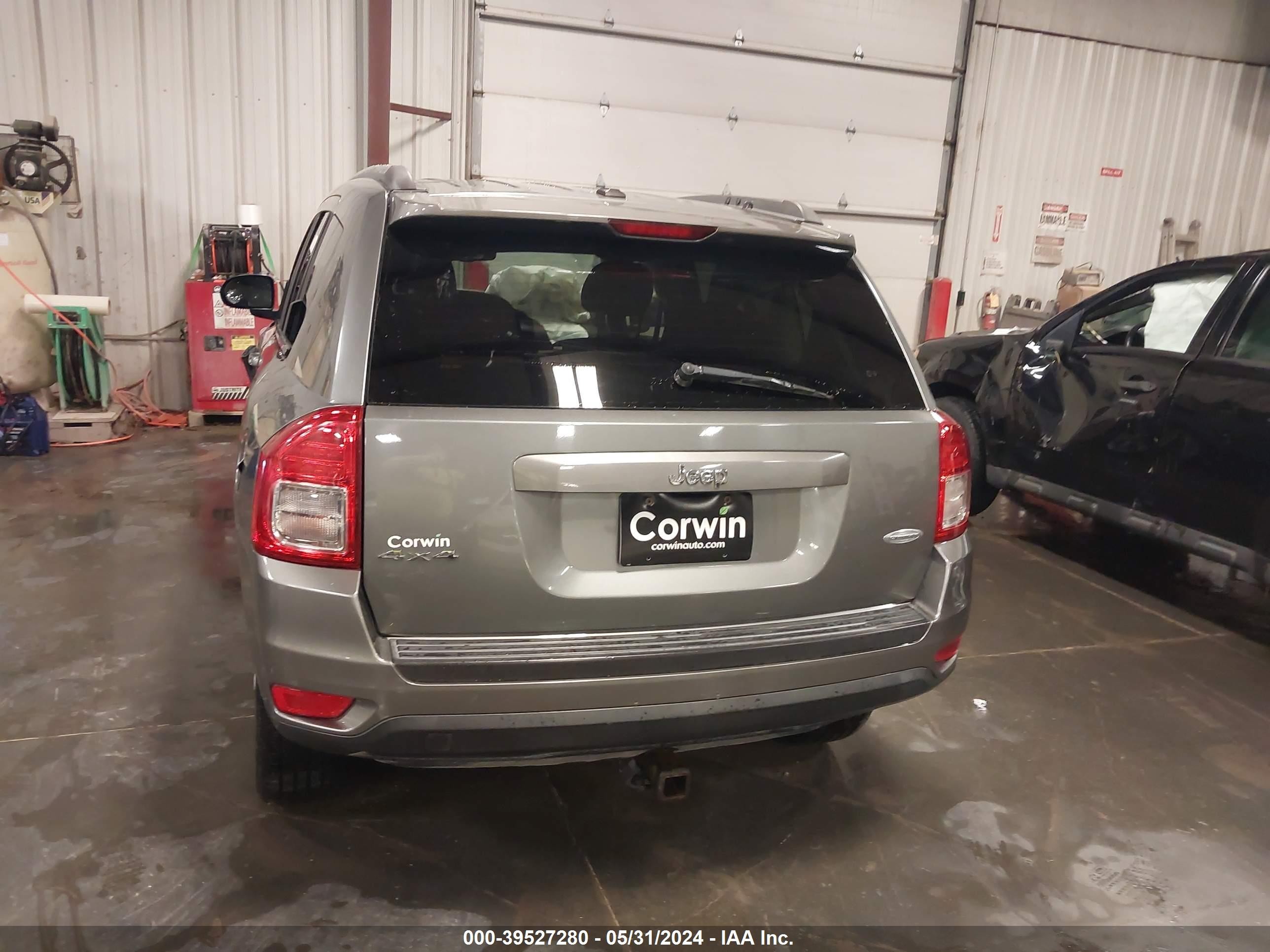 Photo 14 VIN: 1C4NJDEB4DD207557 - JEEP COMPASS 