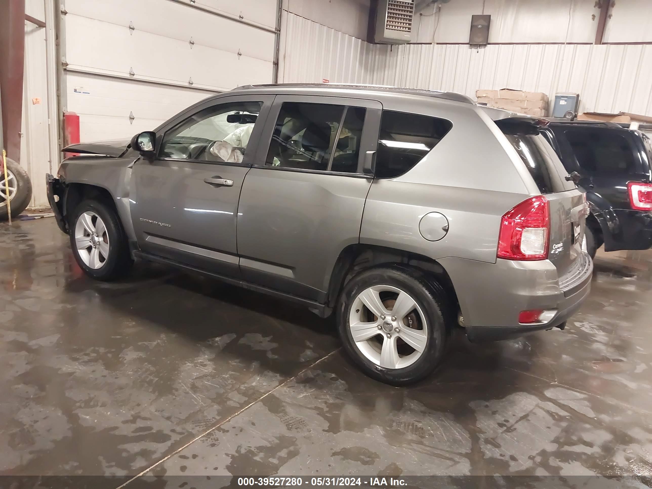 Photo 2 VIN: 1C4NJDEB4DD207557 - JEEP COMPASS 