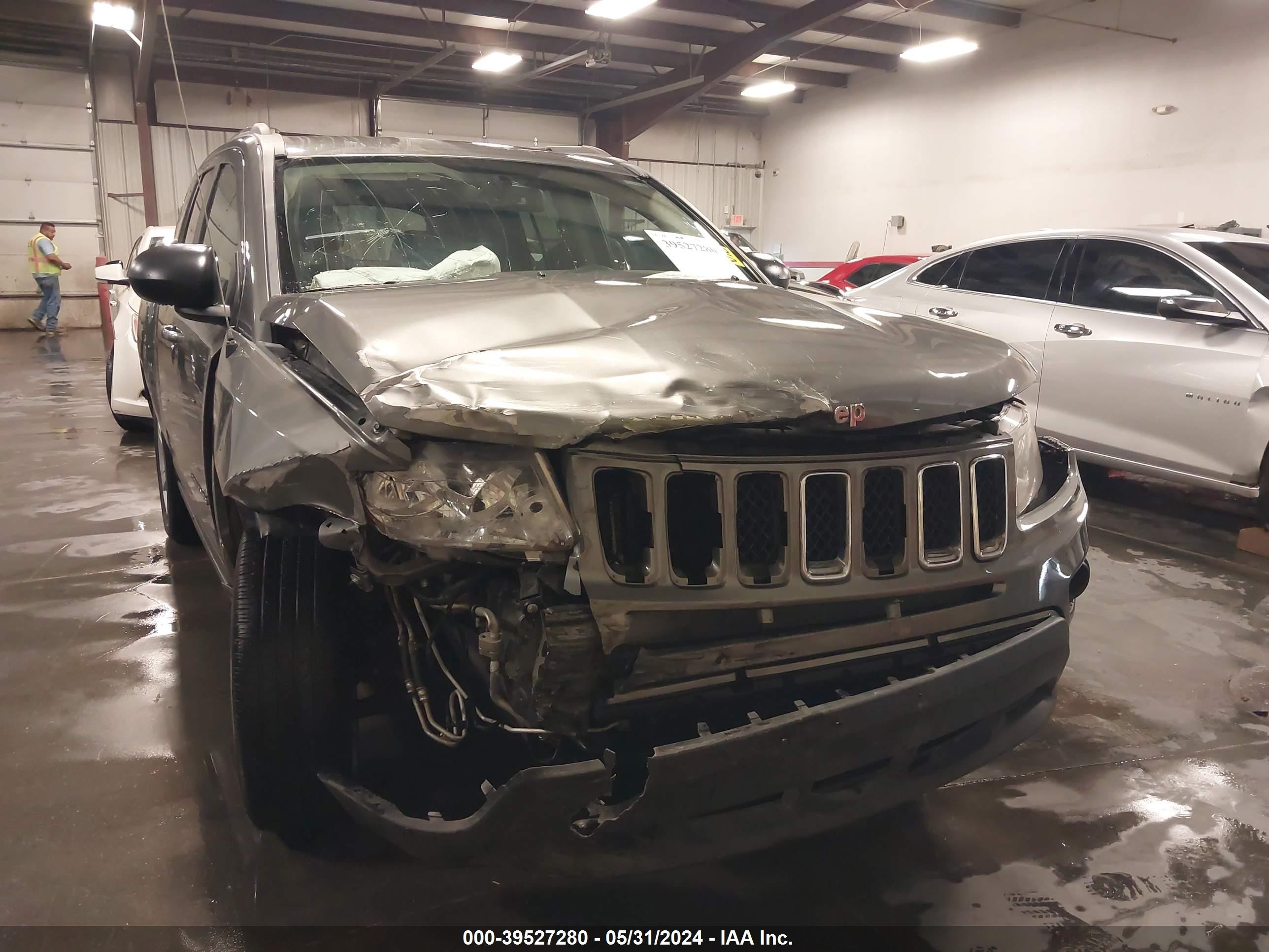 Photo 5 VIN: 1C4NJDEB4DD207557 - JEEP COMPASS 