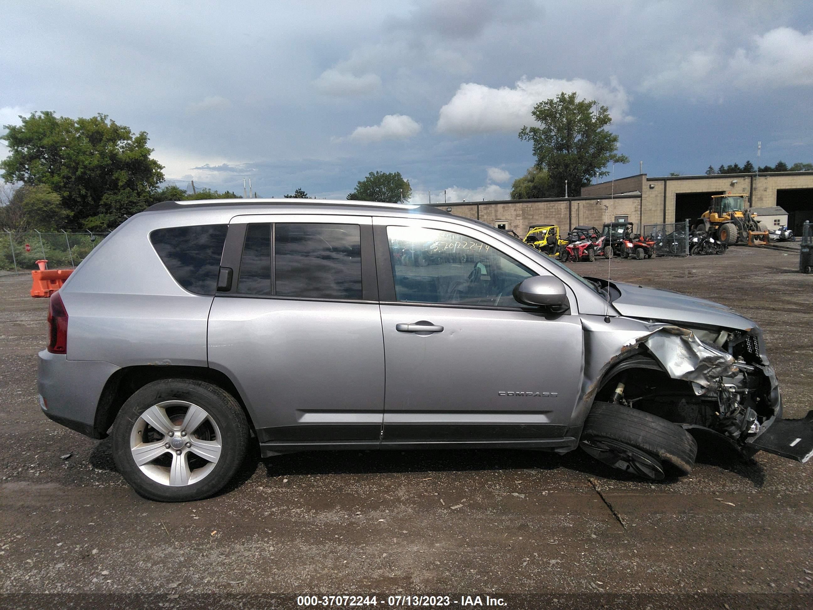 Photo 12 VIN: 1C4NJDEB4HD143557 - JEEP COMPASS 