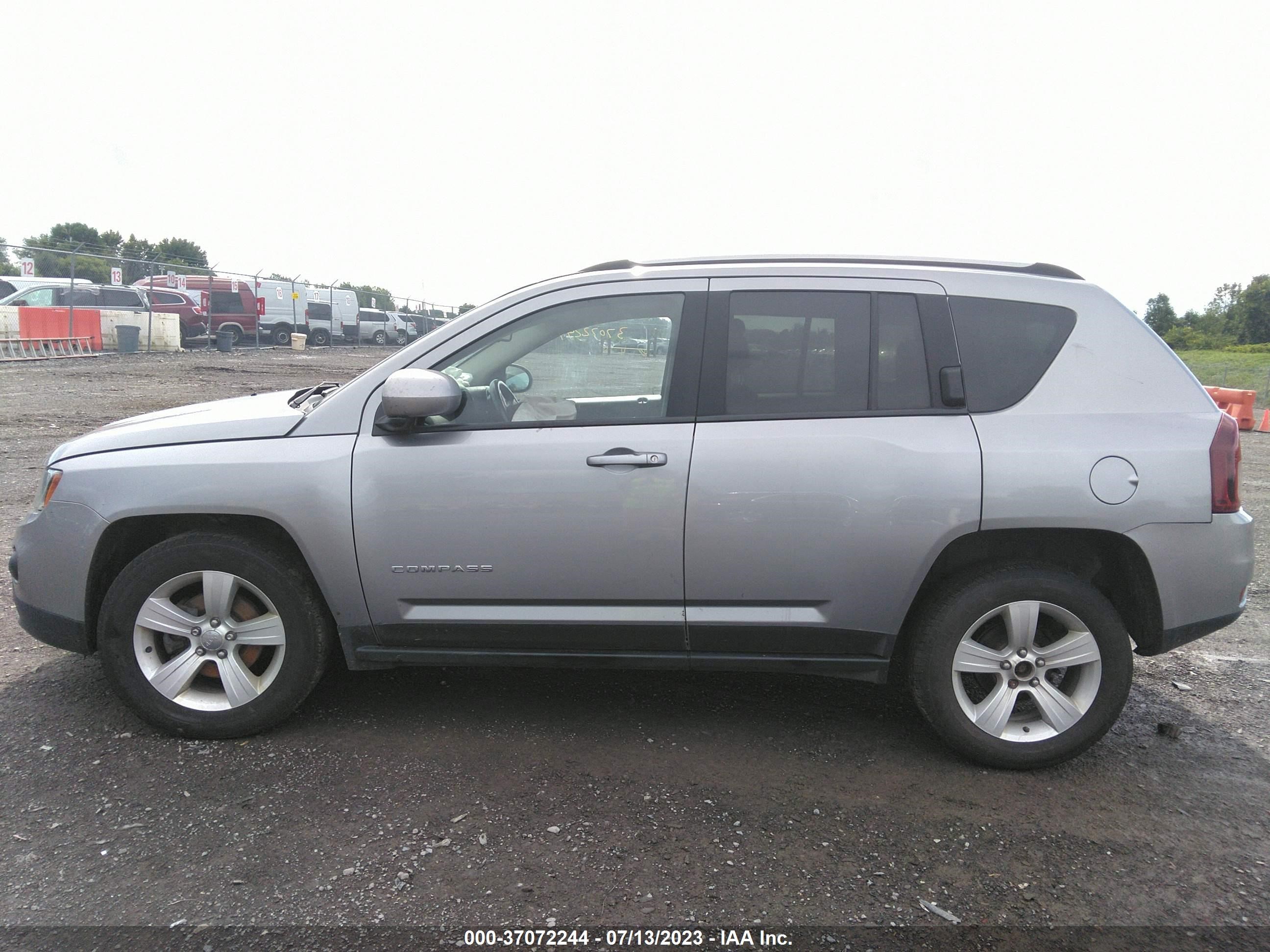 Photo 13 VIN: 1C4NJDEB4HD143557 - JEEP COMPASS 