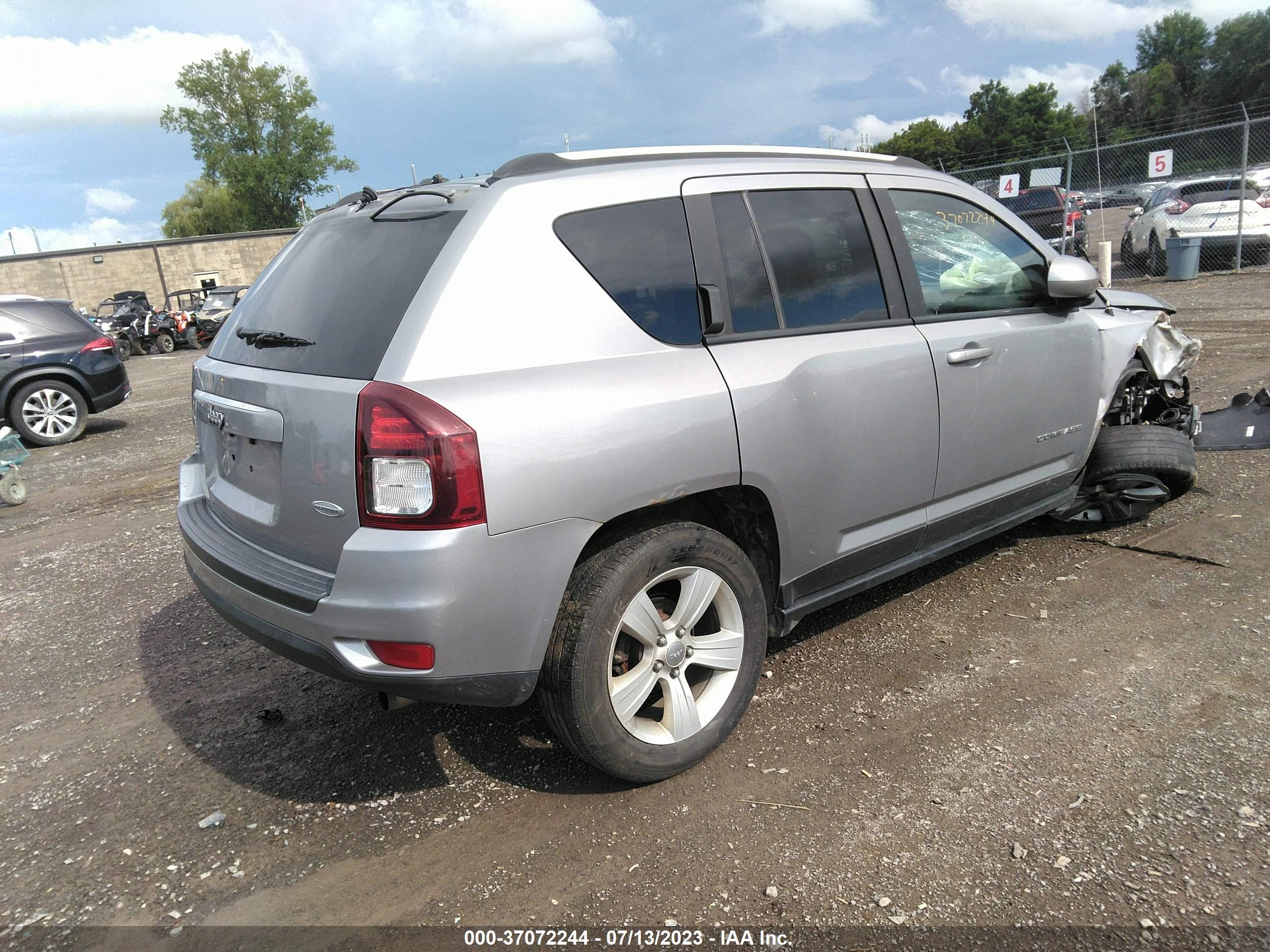 Photo 3 VIN: 1C4NJDEB4HD143557 - JEEP COMPASS 