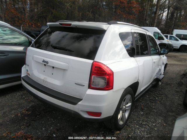 Photo 3 VIN: 1C4NJDEB5CD563563 - JEEP COMPASS 