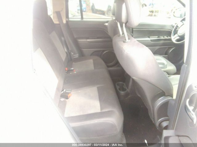 Photo 7 VIN: 1C4NJDEB5CD563563 - JEEP COMPASS 