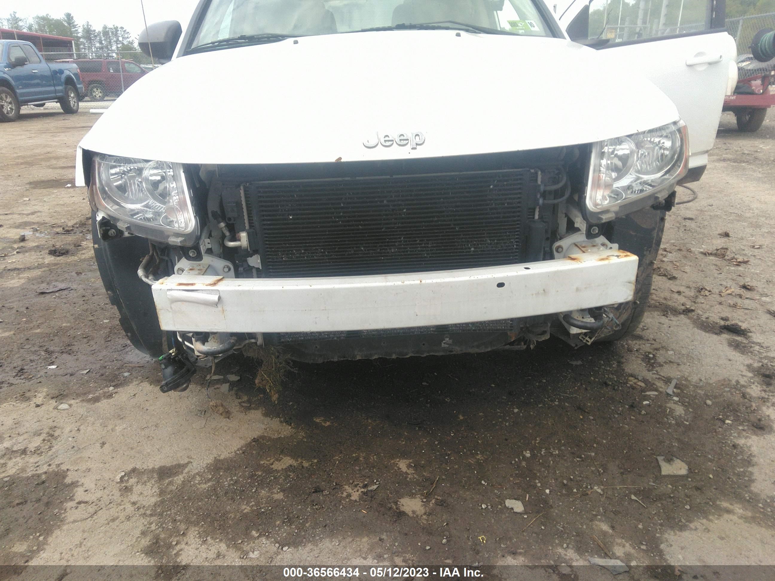 Photo 5 VIN: 1C4NJDEB5DD249249 - JEEP COMPASS 