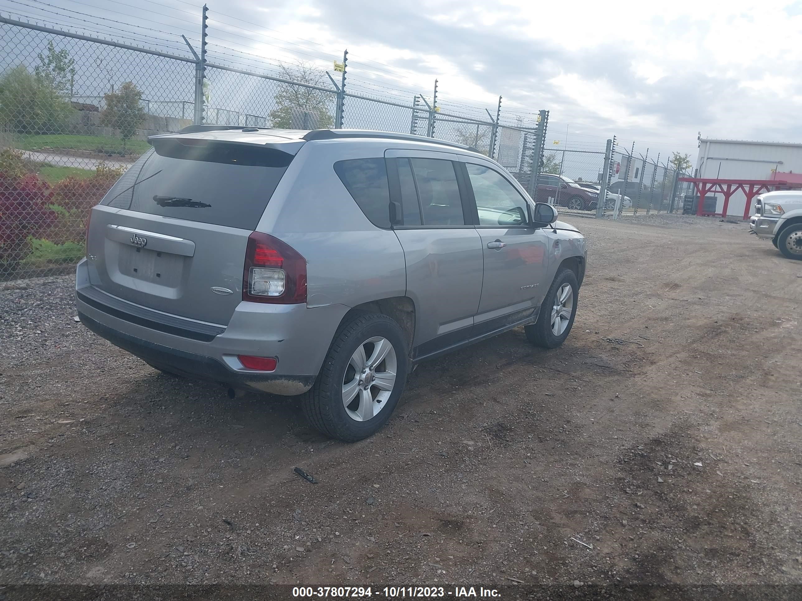 Photo 3 VIN: 1C4NJDEB6FD370942 - JEEP COMPASS 