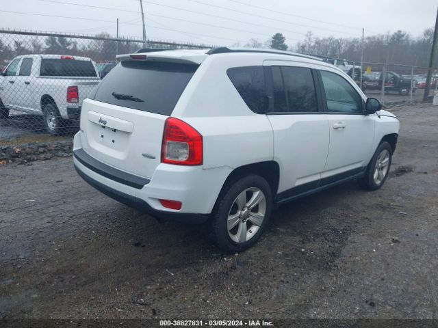 Photo 3 VIN: 1C4NJDEB8CD665553 - JEEP COMPASS 