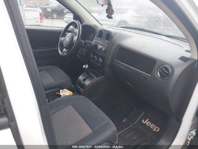 Photo 4 VIN: 1C4NJDEB8CD665553 - JEEP COMPASS 