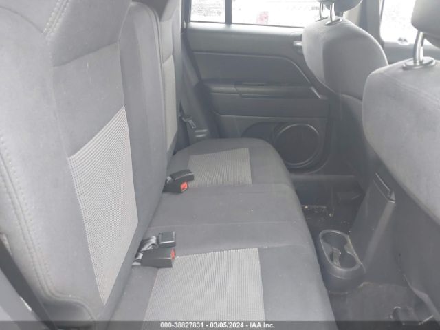 Photo 7 VIN: 1C4NJDEB8CD665553 - JEEP COMPASS 