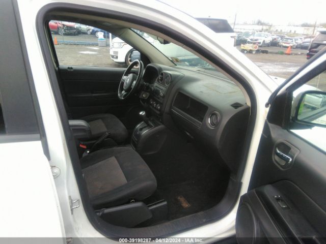 Photo 4 VIN: 1C4NJDEB9CD564411 - JEEP COMPASS 