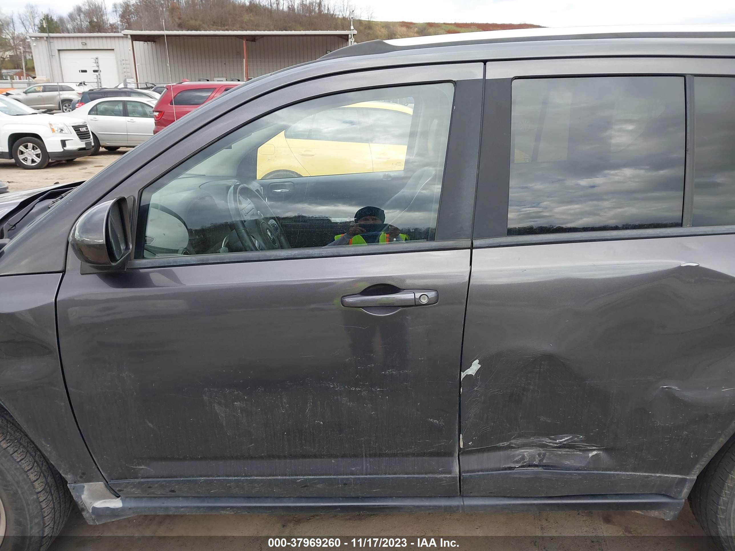 Photo 13 VIN: 1C4NJDEBXFD125870 - JEEP COMPASS 