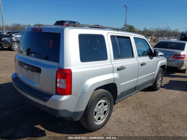 Photo 3 VIN: 1C4NJPBA0CD665124 - JEEP PATRIOT 