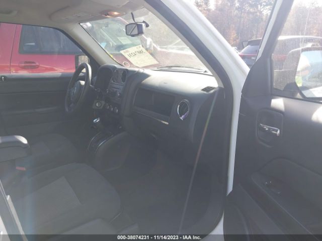 Photo 4 VIN: 1C4NJPBA0GD669468 - JEEP PATRIOT 