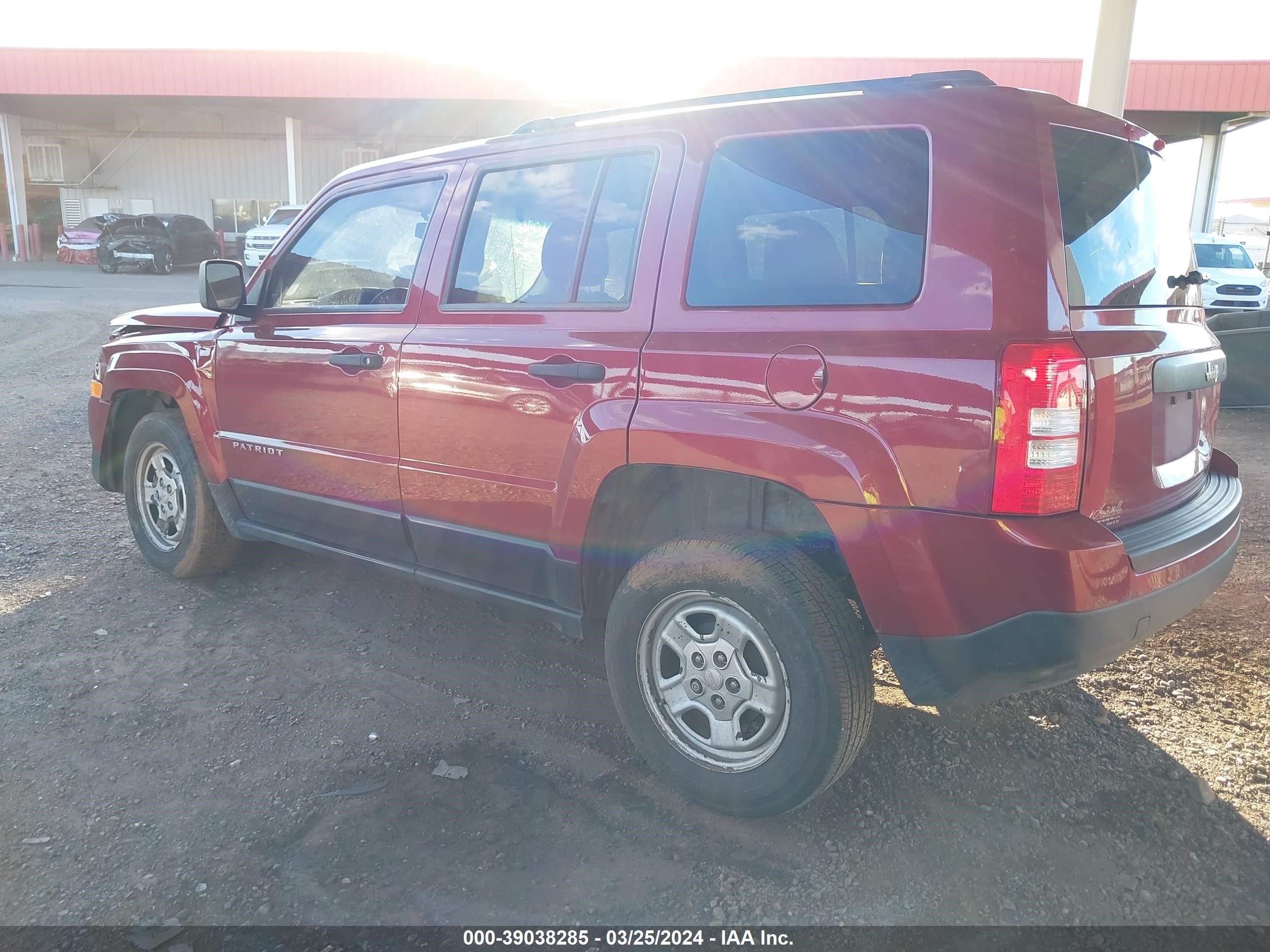 Photo 2 VIN: 1C4NJPBA0GD698775 - JEEP LIBERTY (PATRIOT) 